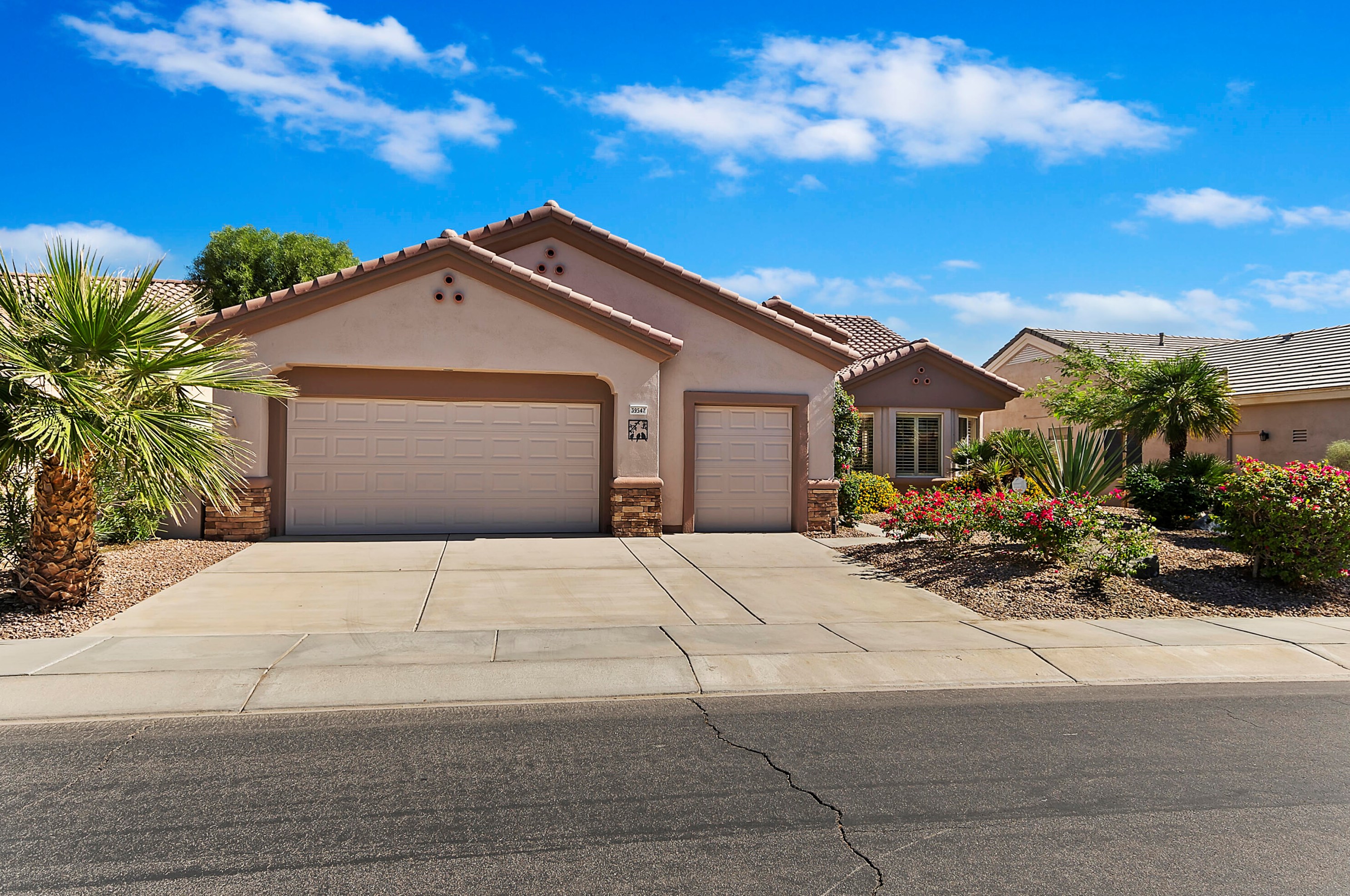 39547 Manorgate Rd, Palm Desert, CA 92211-1916