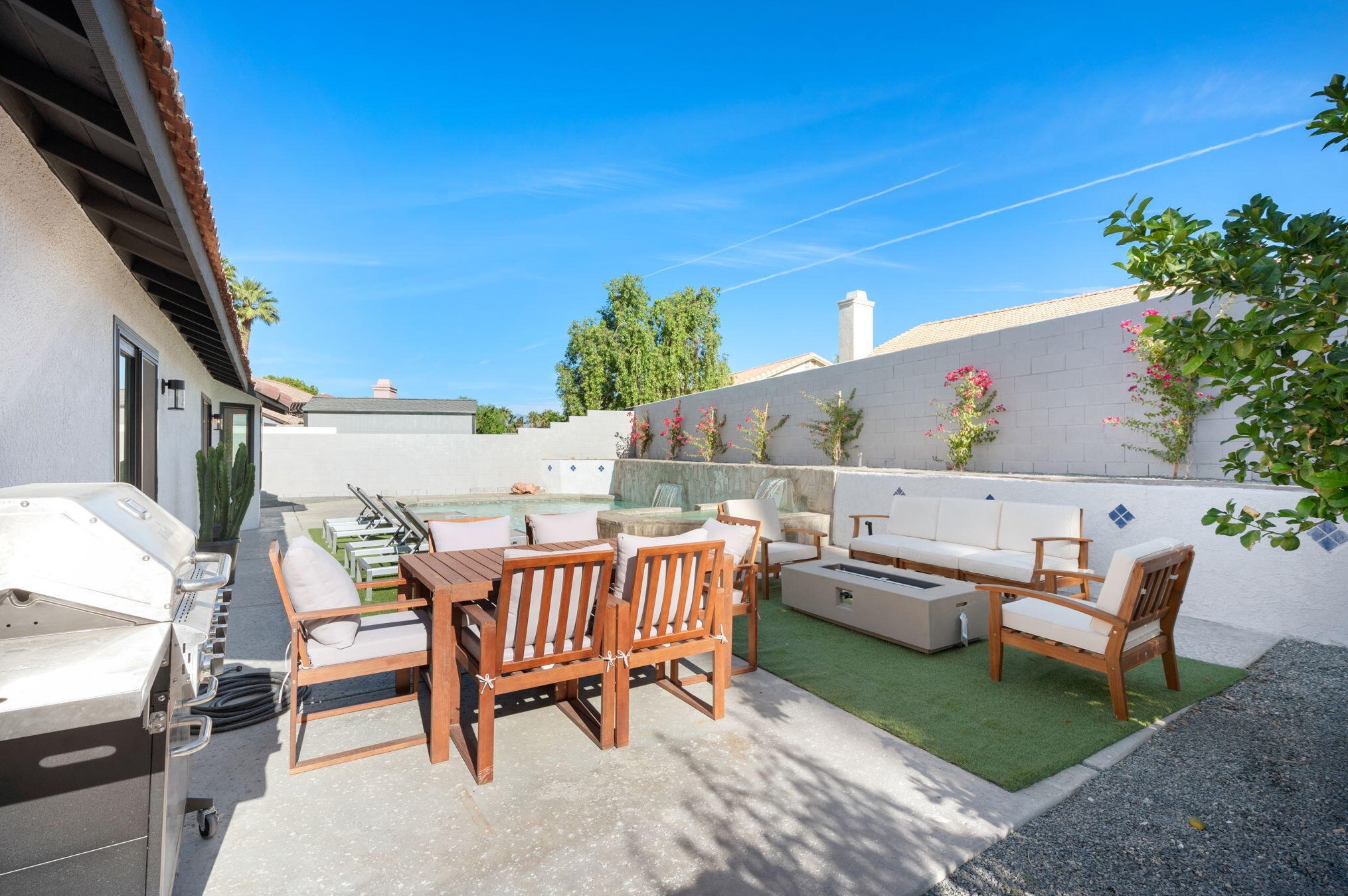 69330 Cypress Rd, Cathedral City CA  92234-2833 exterior