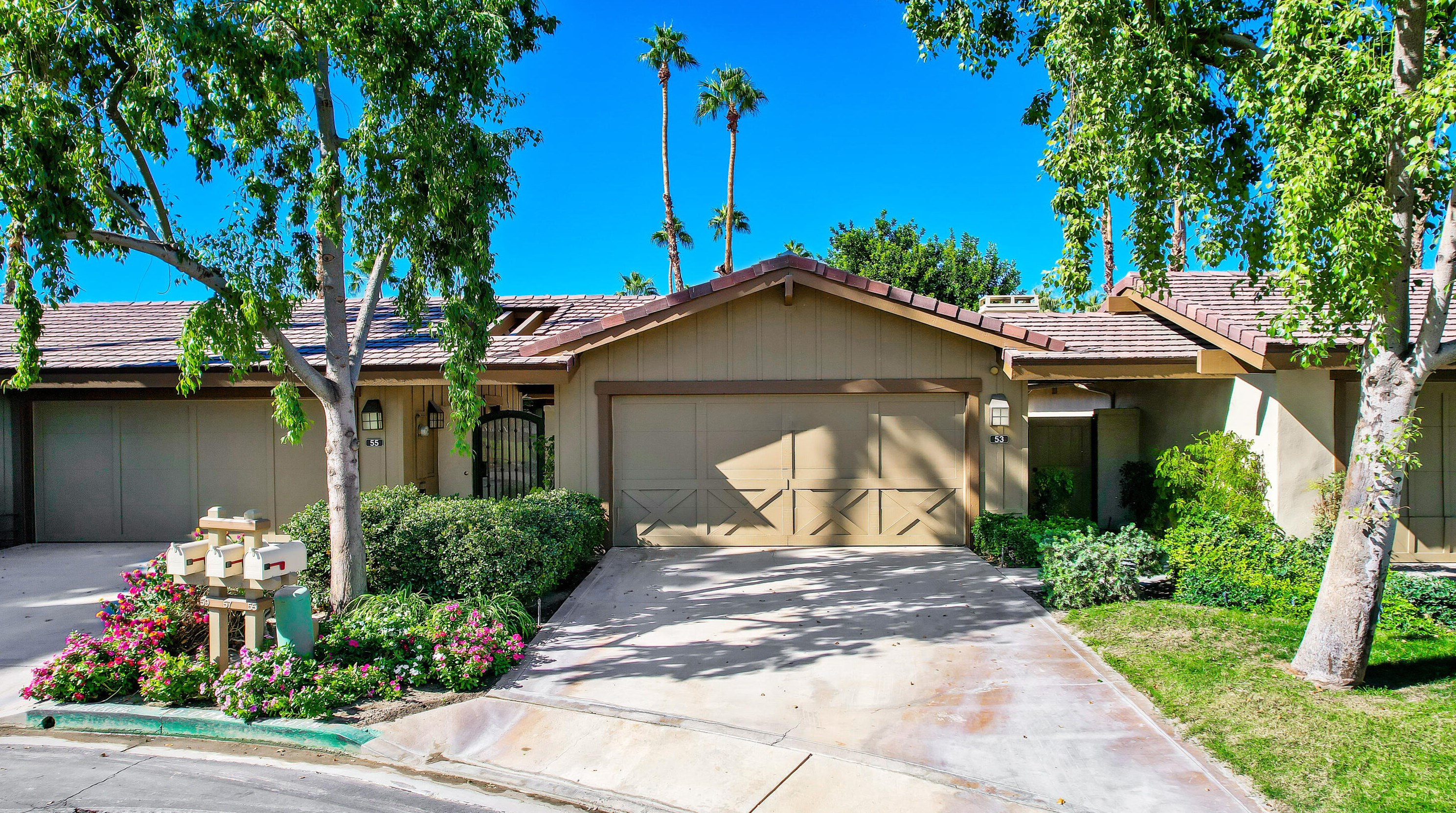 53 Ponderosa Cir, Palm Desert, CA 92211-3234