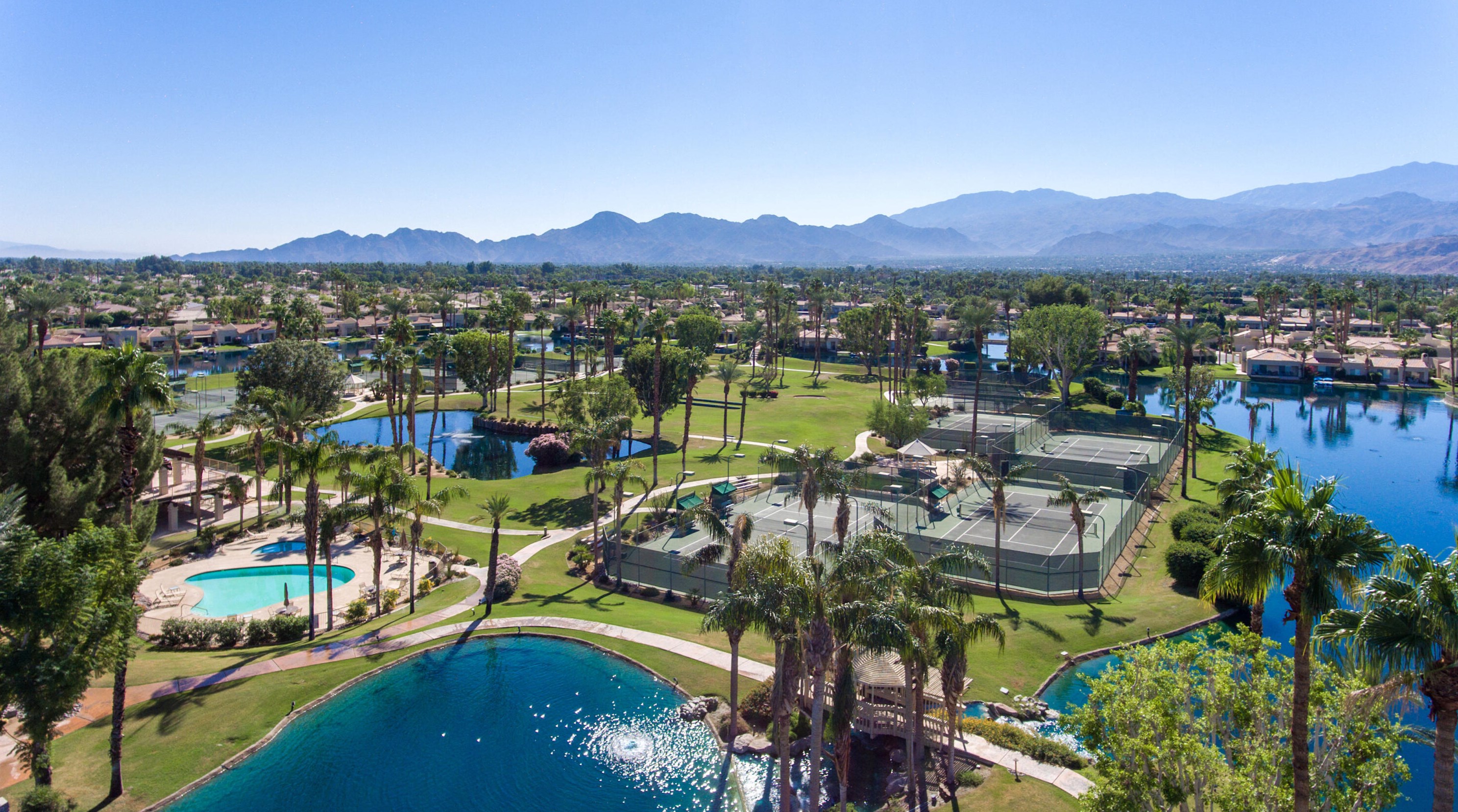 183 Desert Lakes Dr, Rancho Mirage CA  92270-4056 exterior