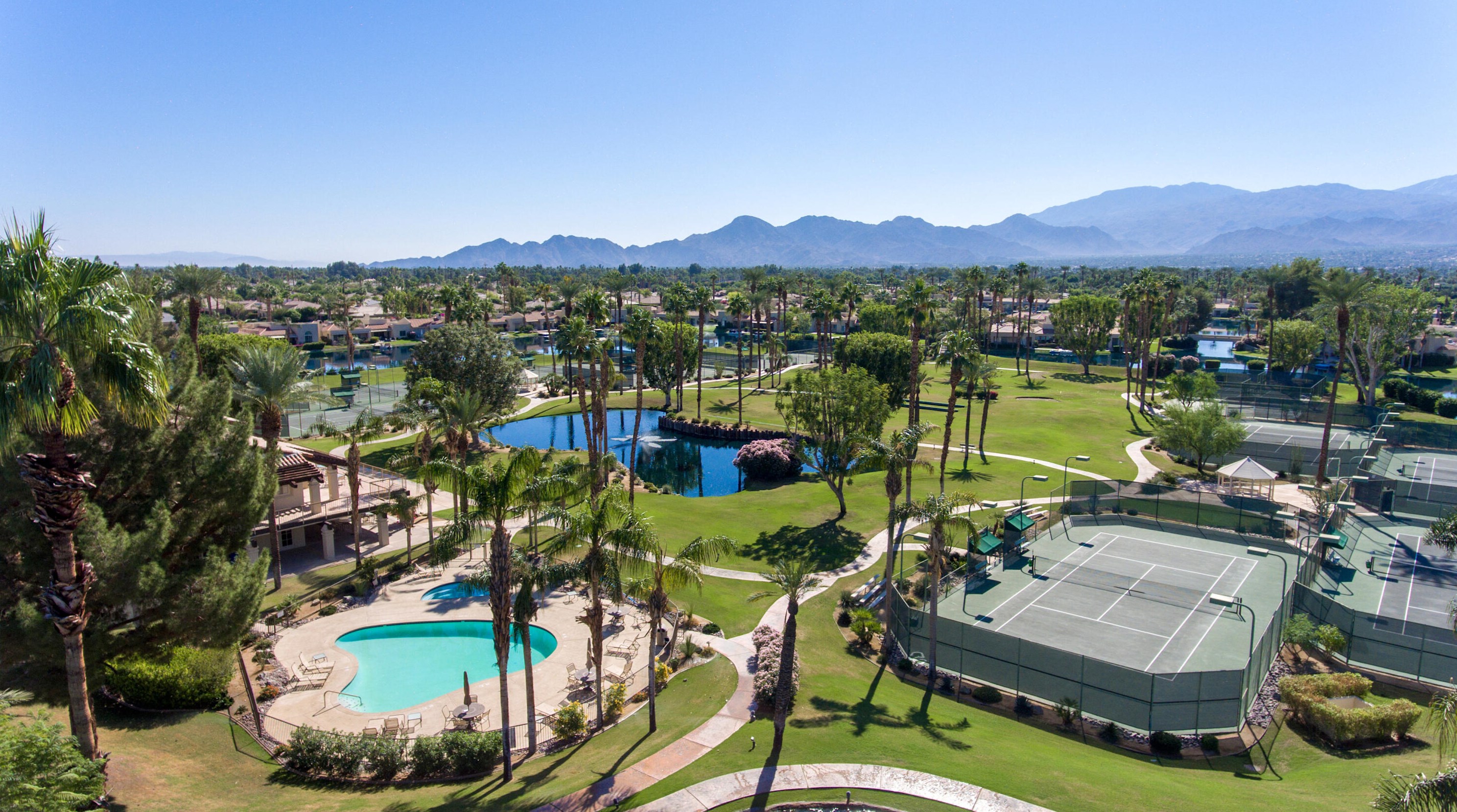 183 Desert Lakes Dr, Rancho Mirage CA  92270-4056 exterior