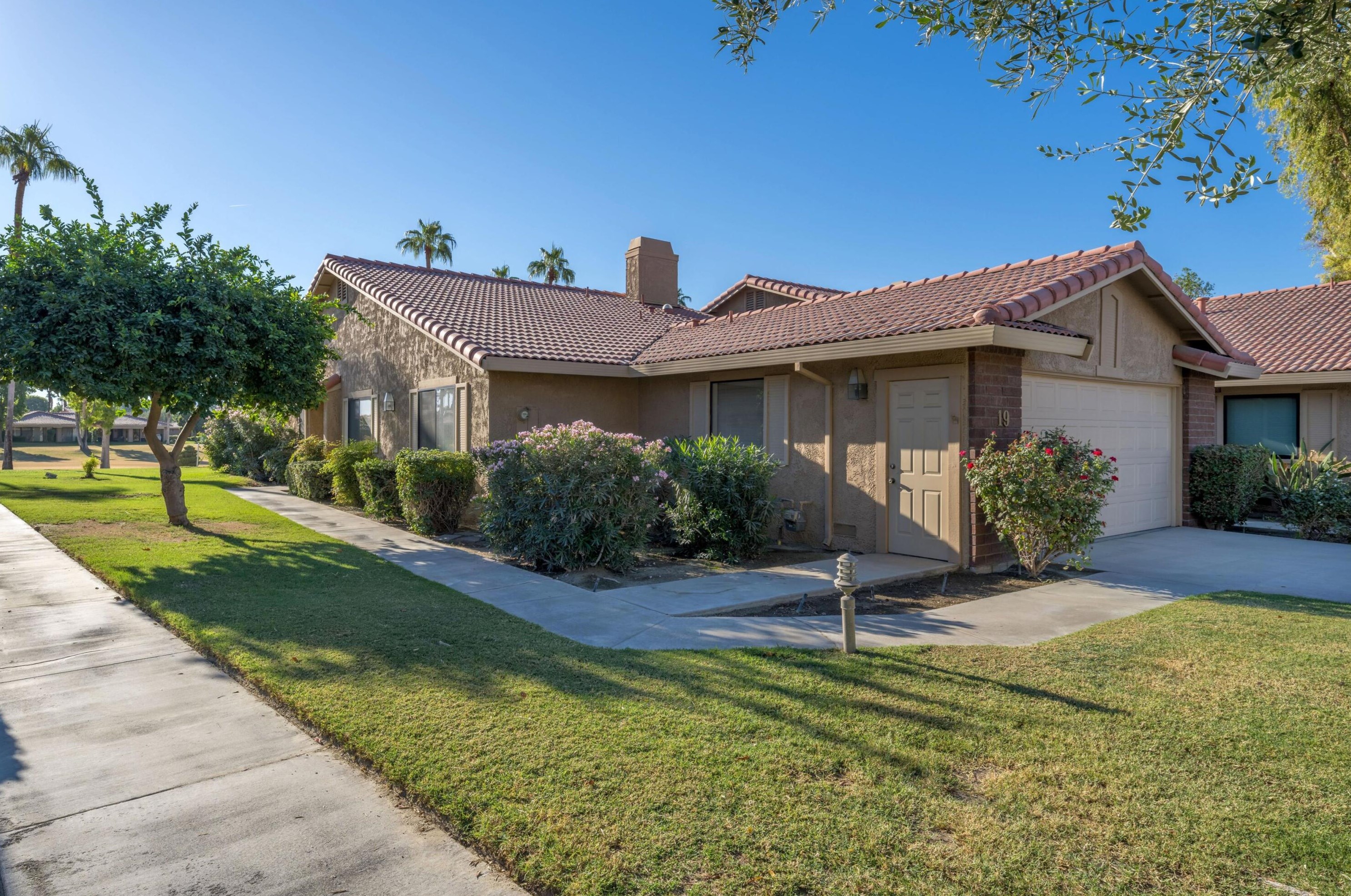 19 Joya Dr, Palm Desert, CA 92260