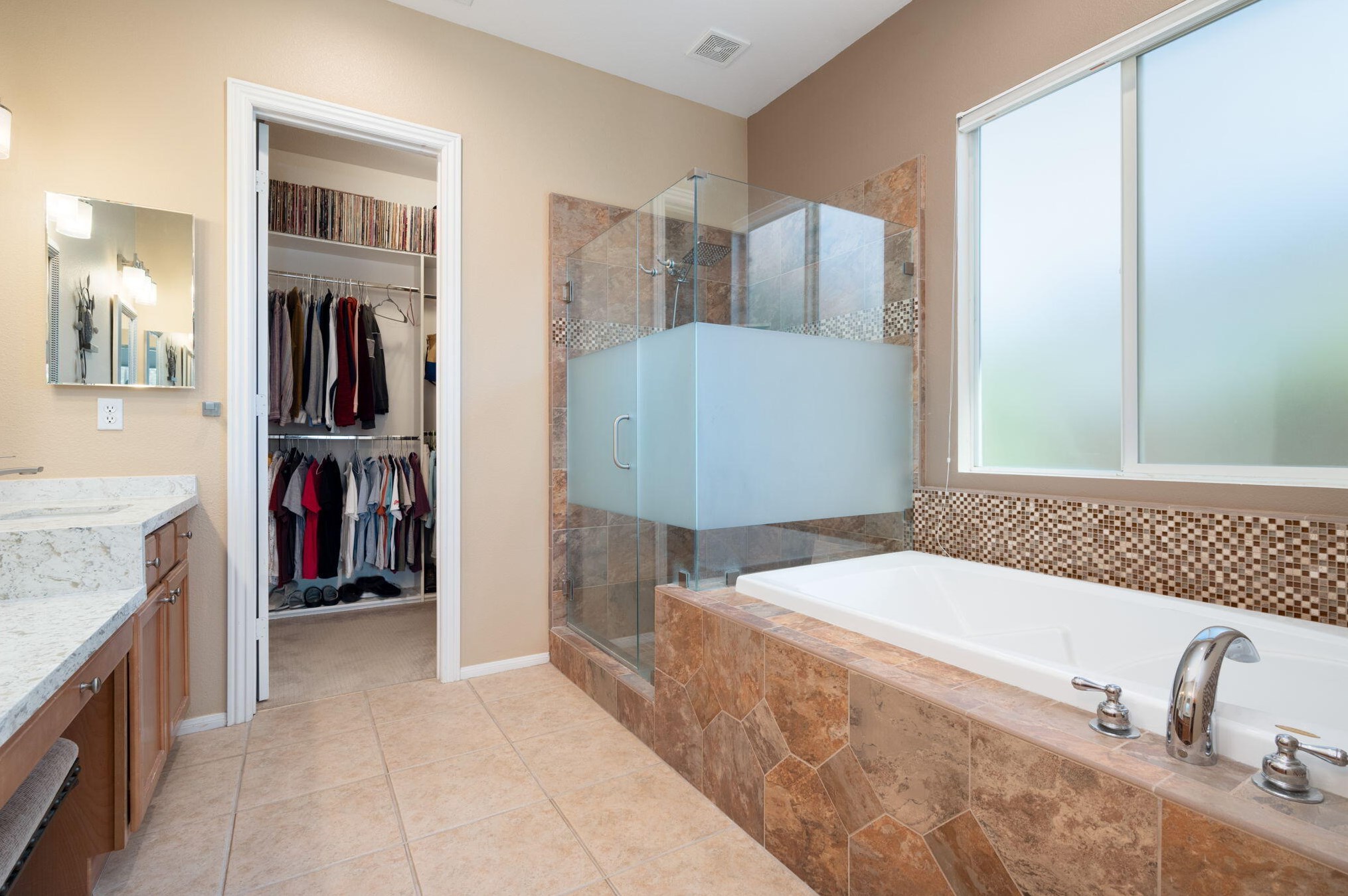 109 Brisa Dr, Palm Desert CA  92211-0779 exterior