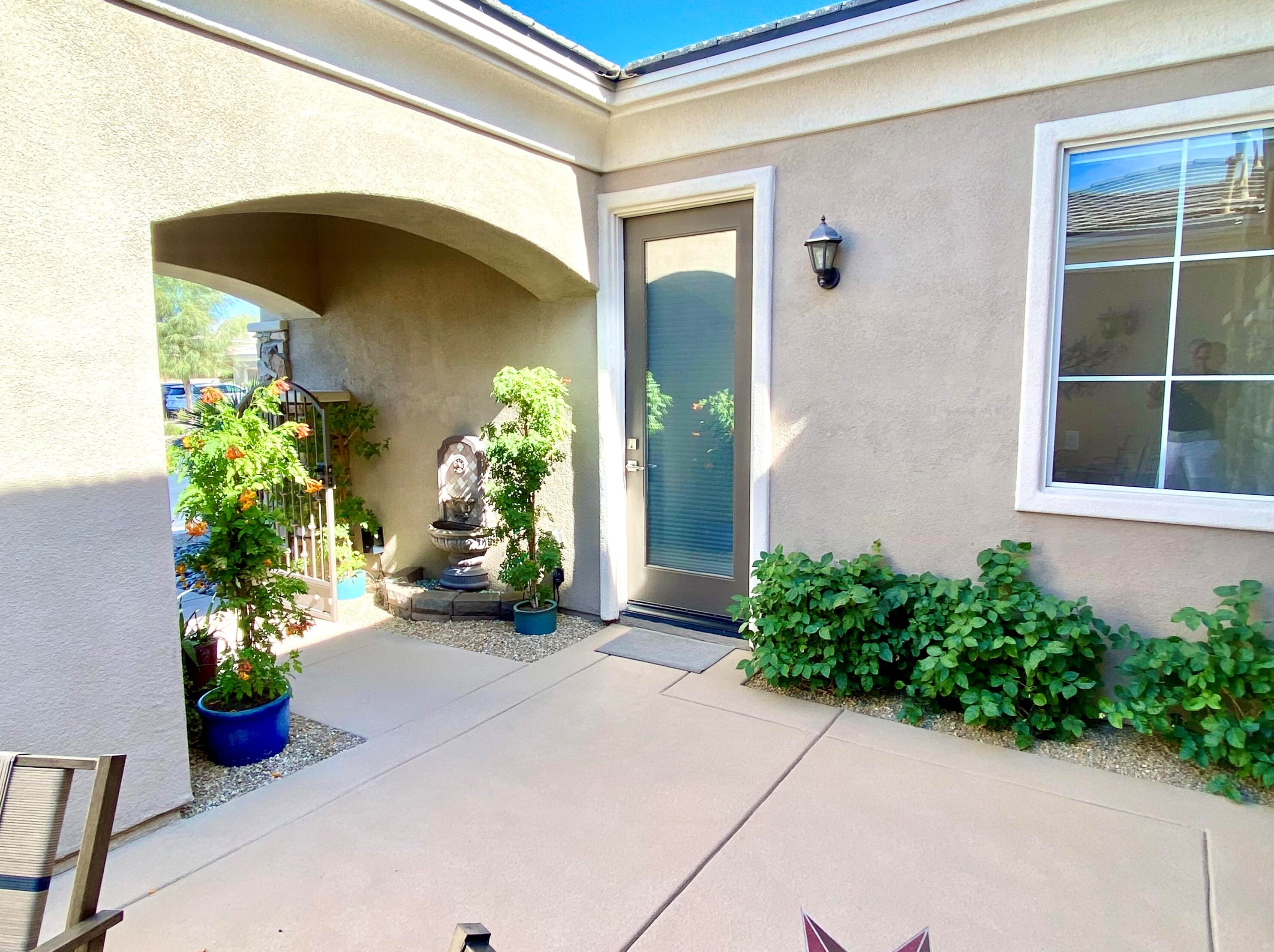 109 Brisa Dr, Palm Desert CA  92211-0779 exterior