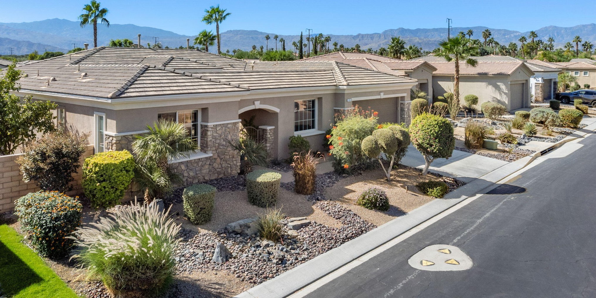 109 Brisa Dr, Palm Desert CA  92211-0779 exterior