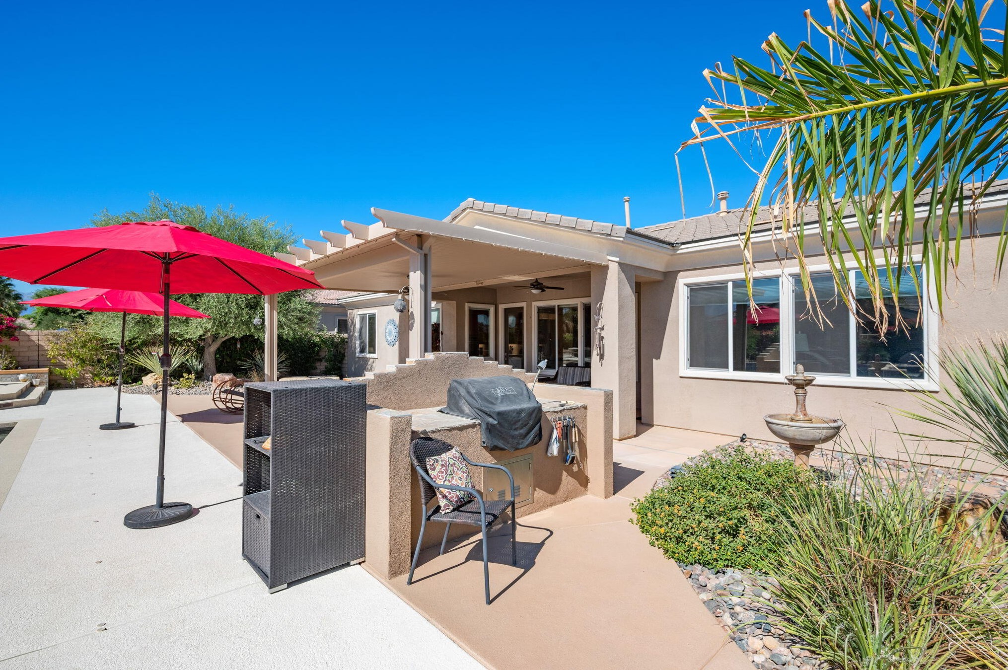 109 Brisa Dr, Palm Desert CA  92211-0779 exterior