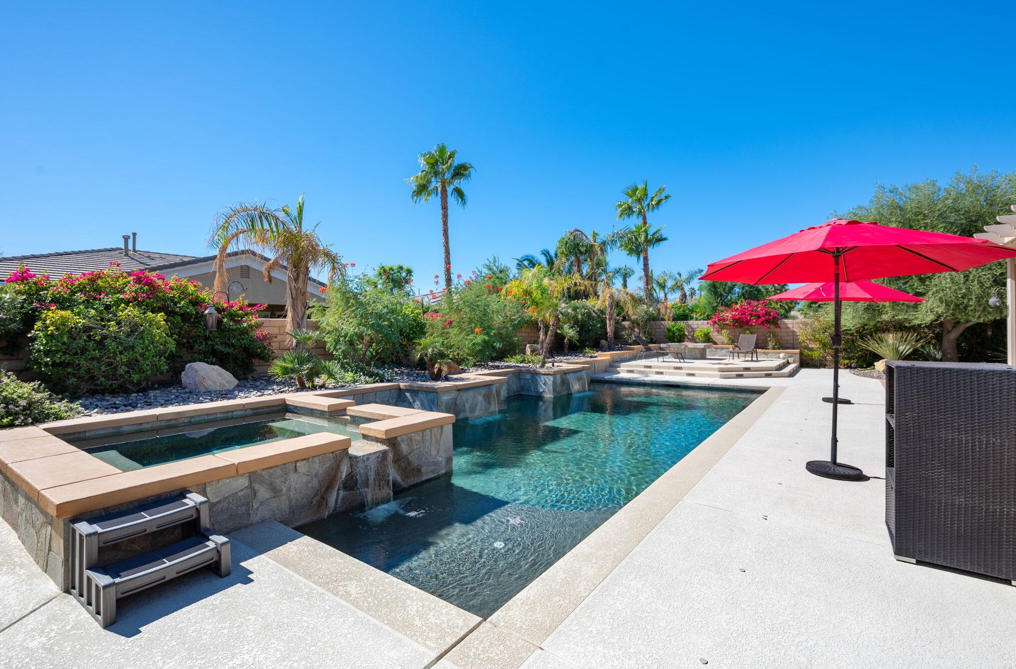 109 Brisa Dr, Palm Desert CA  92211-0779 exterior