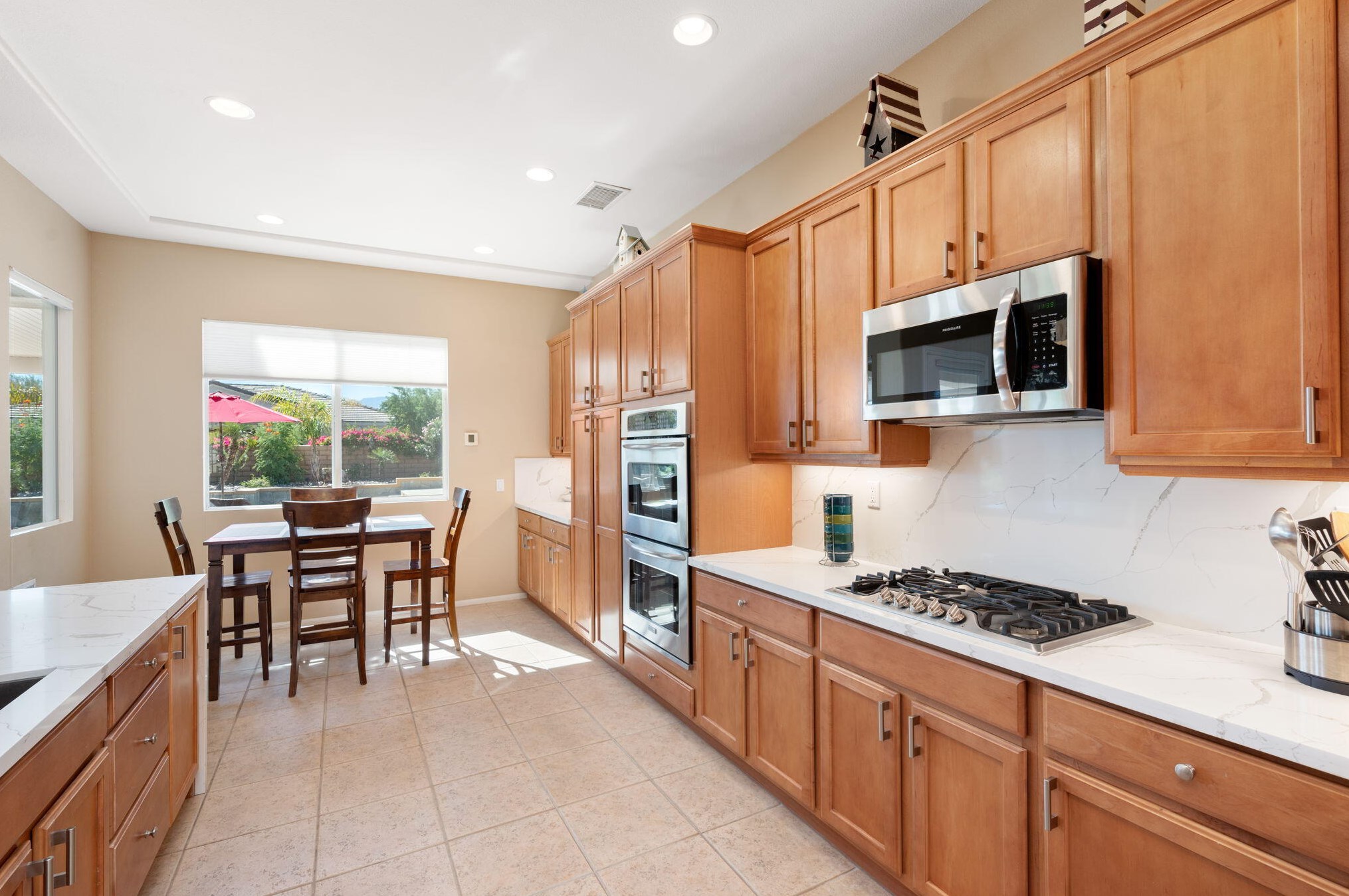 109 Brisa Dr, Palm Desert CA  92211-0779 exterior