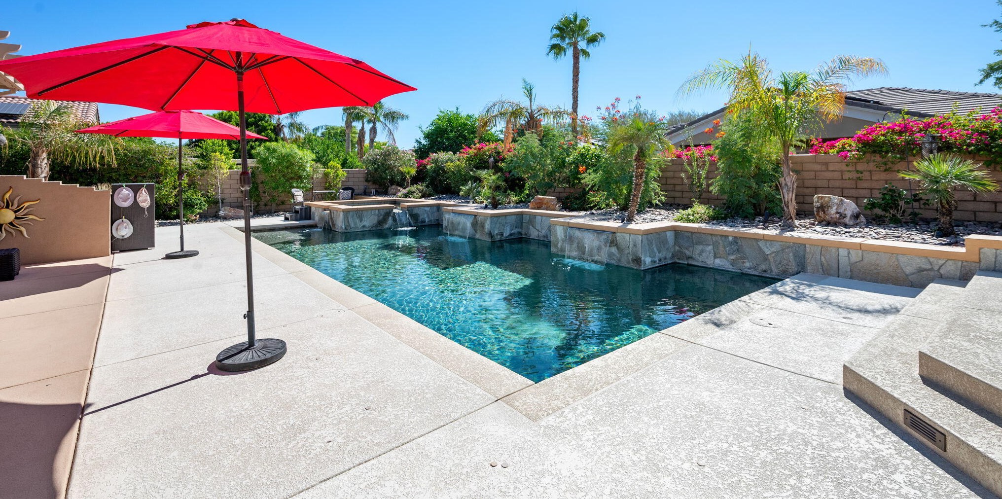 109 Brisa Dr, Palm Desert CA  92211-0779 exterior