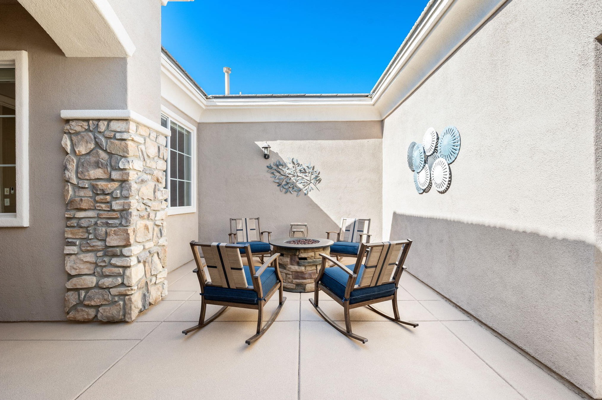 109 Brisa Dr, Palm Desert CA  92211-0779 exterior