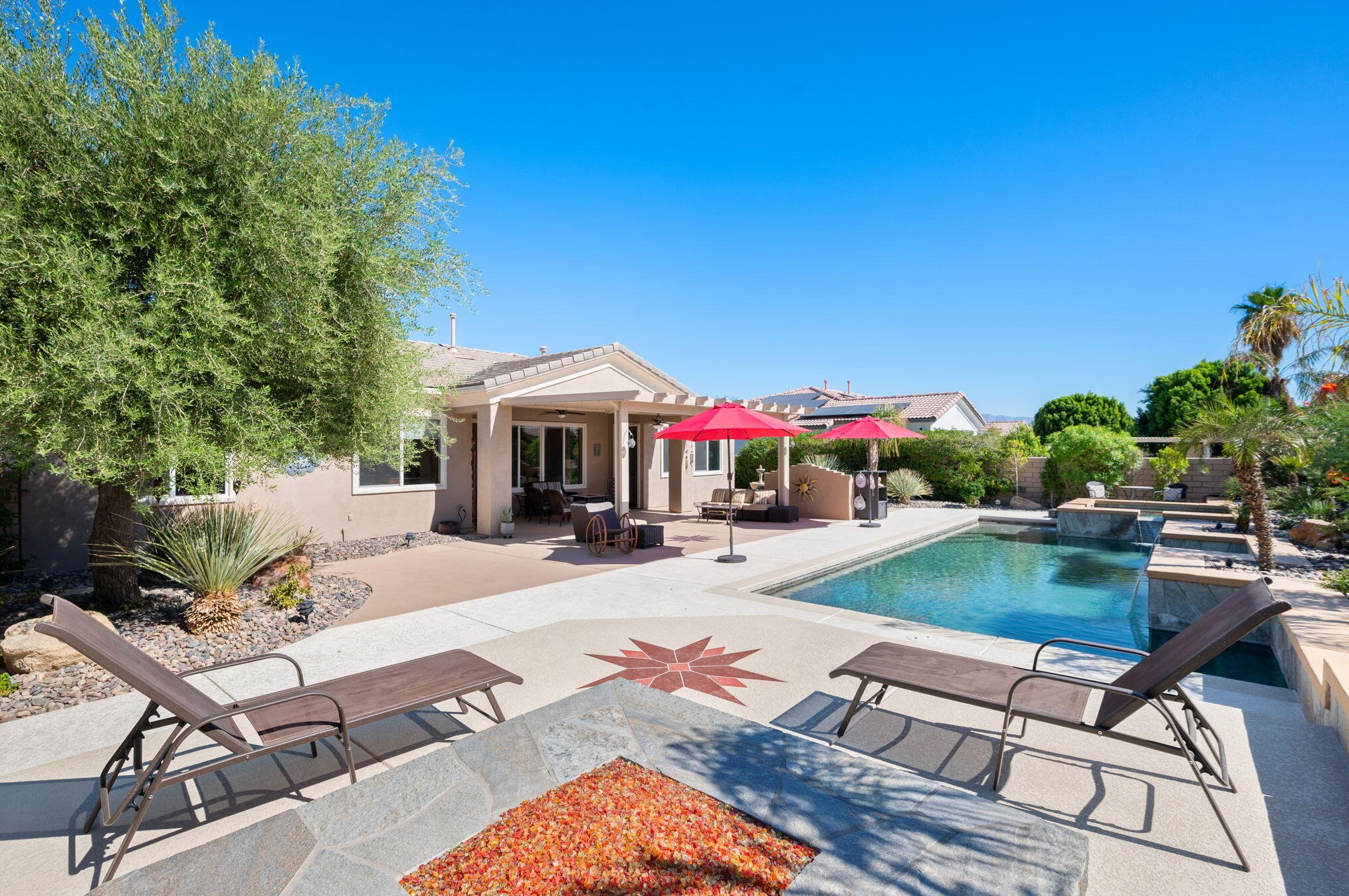 109 Brisa Dr, Palm Desert CA  92211-0779 exterior