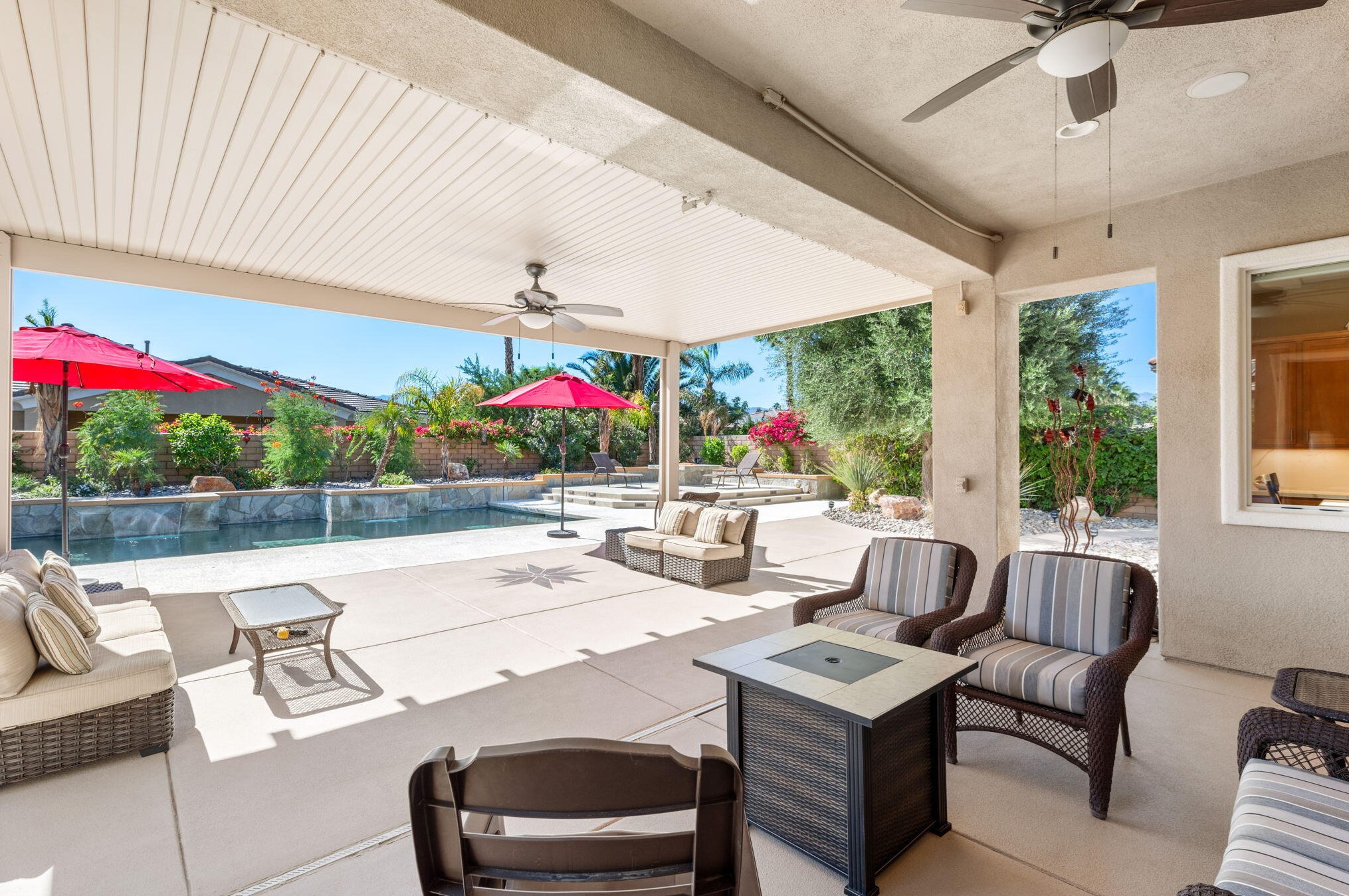 109 Brisa Dr, Palm Desert CA  92211-0779 exterior