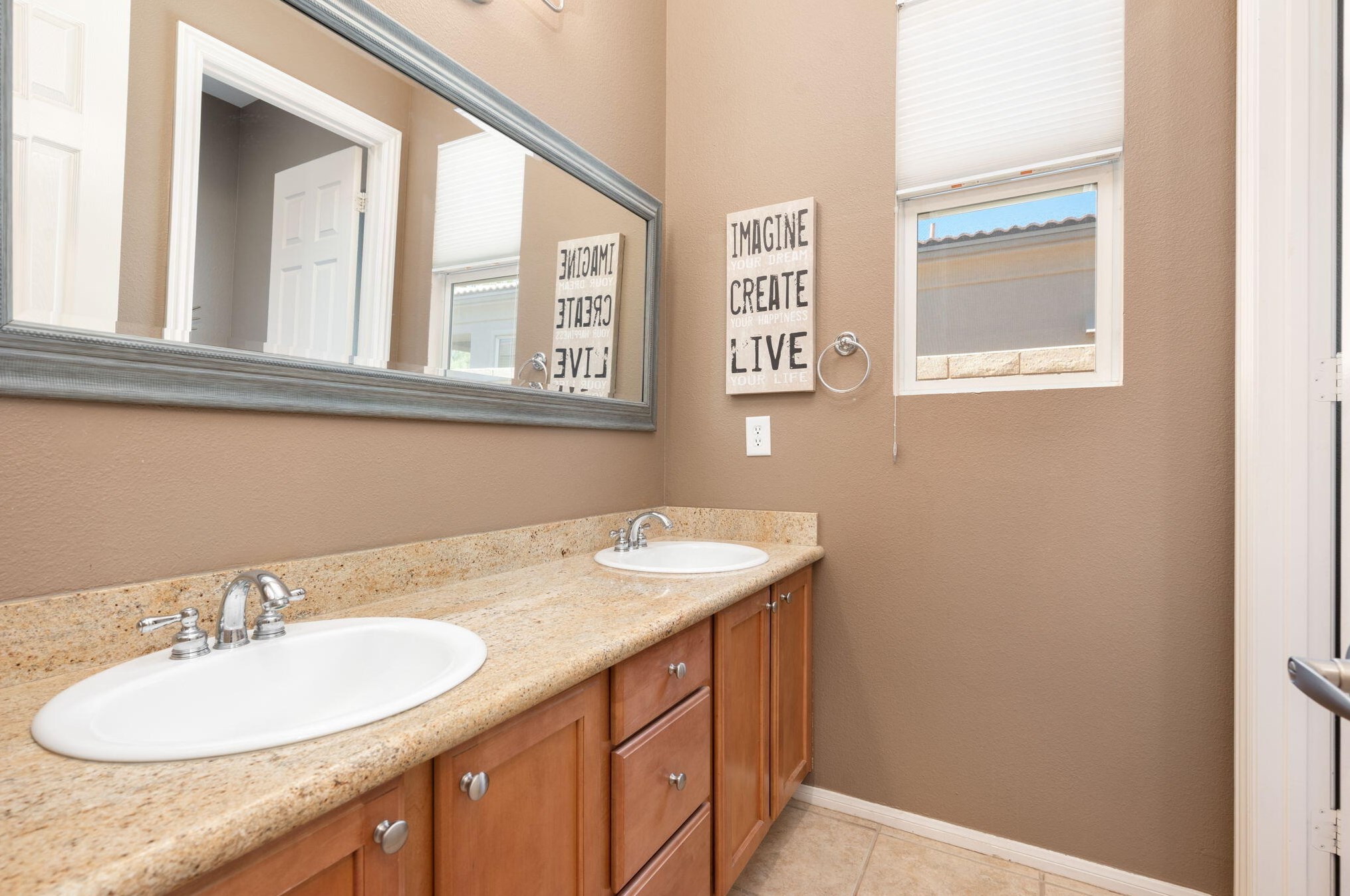 109 Brisa Dr, Palm Desert CA  92211-0779 exterior
