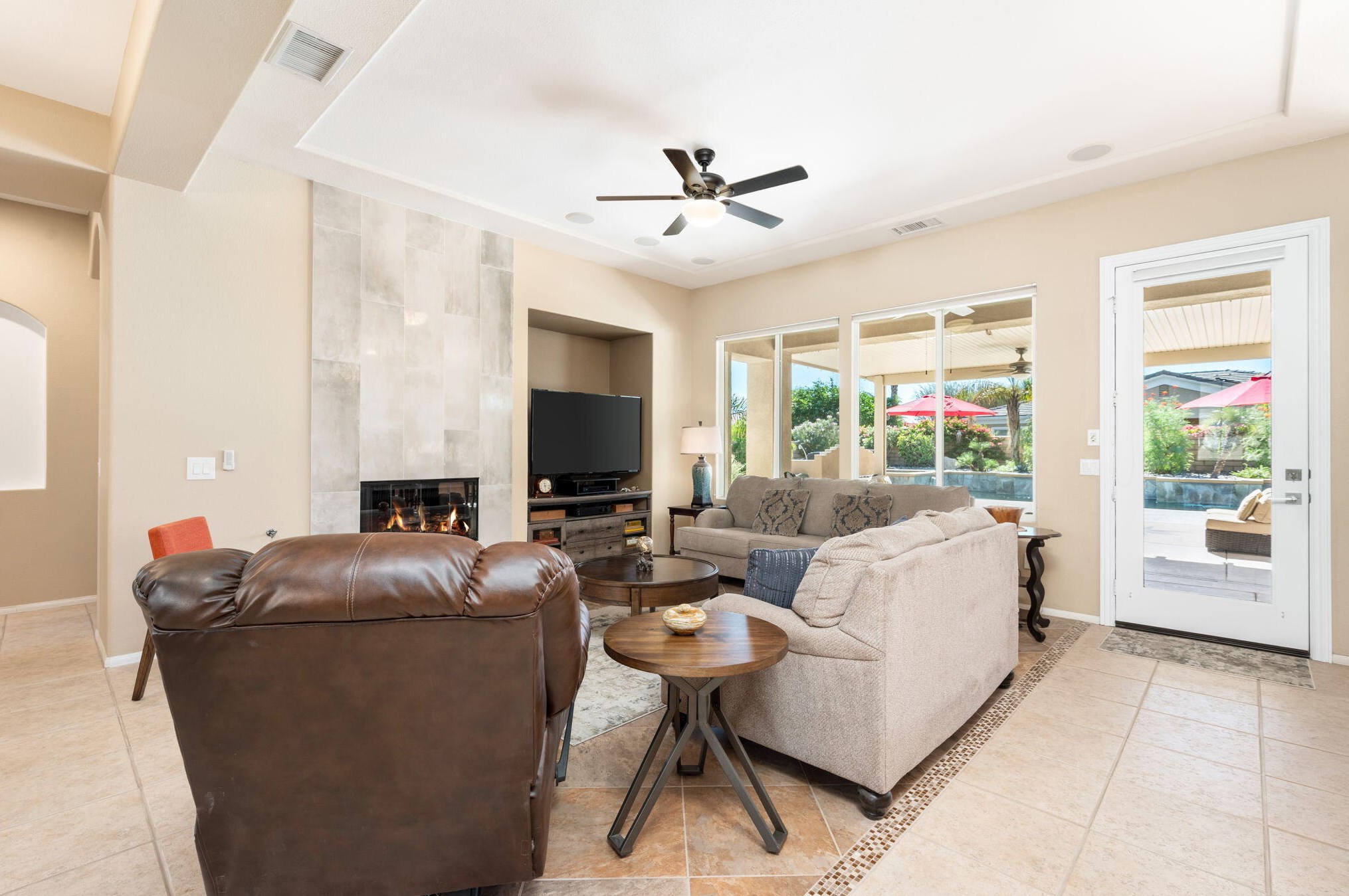 109 Brisa Dr, Palm Desert CA  92211-0779 exterior