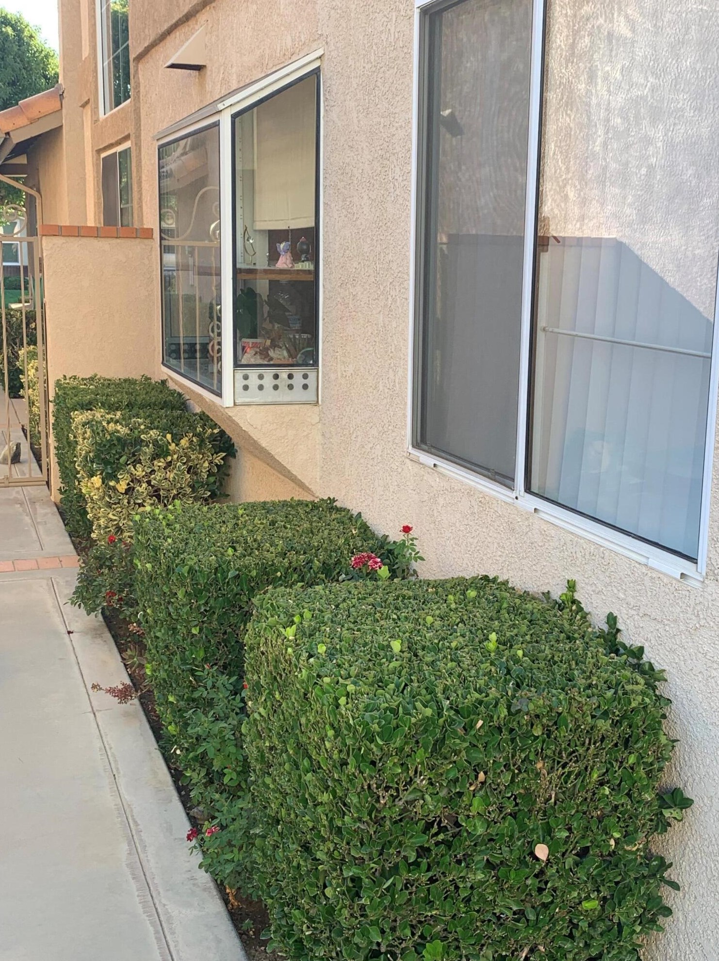 1308 Pleasant Valley Ave, Banning CA  92220-5431 exterior