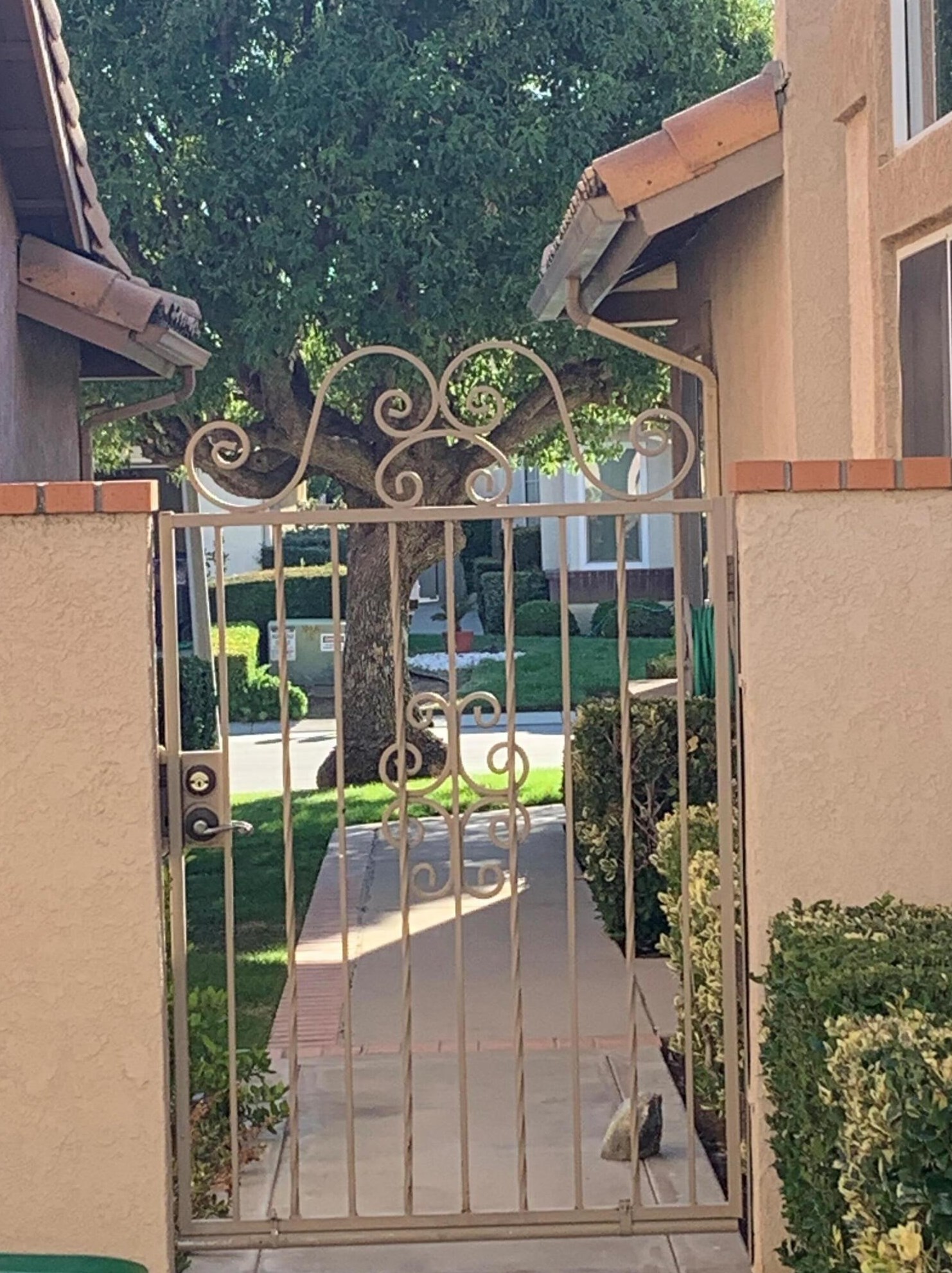 1308 Pleasant Valley Ave, Banning CA  92220-5431 exterior