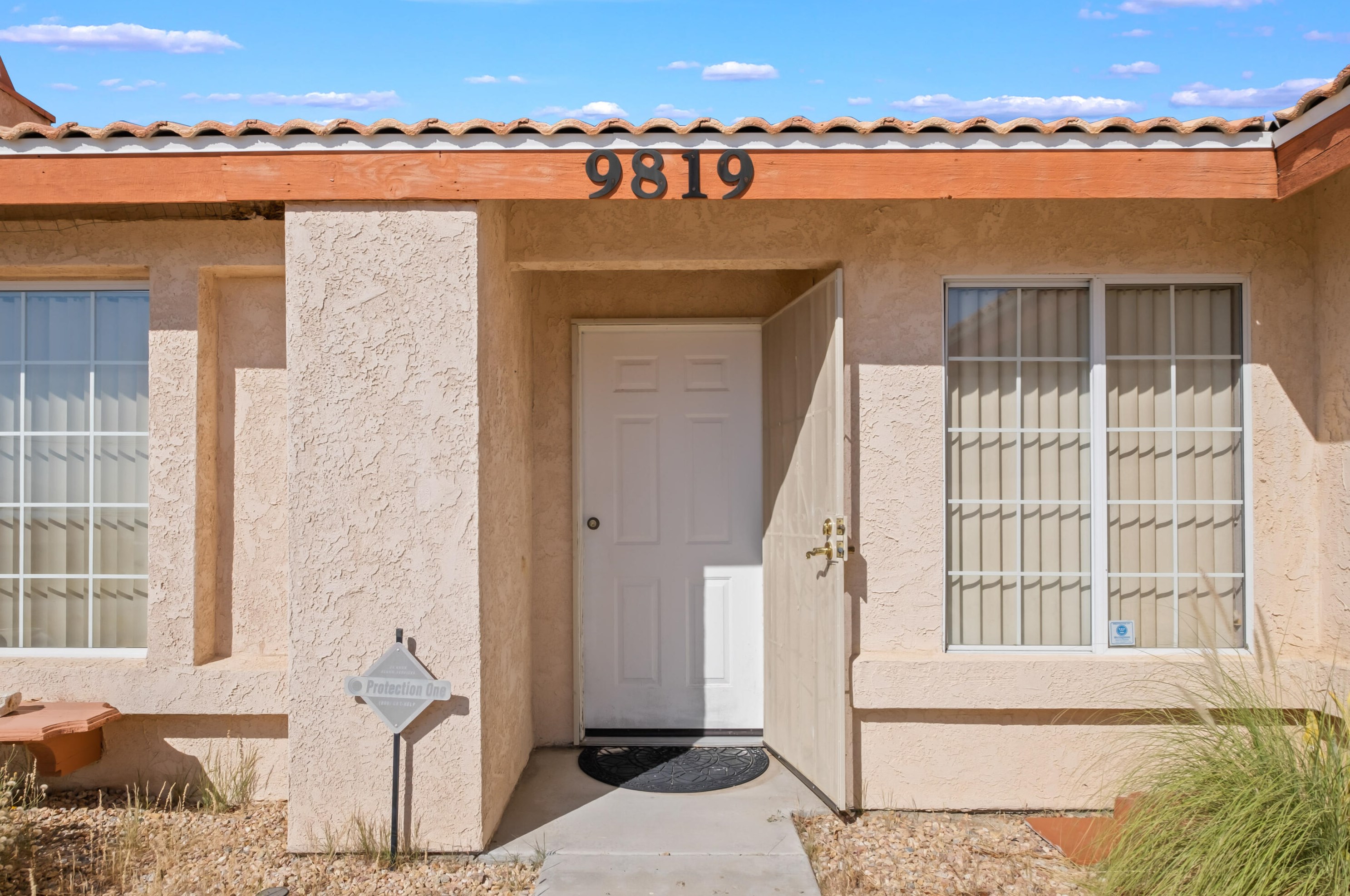 9819 Palm Dr, Desert Hot Springs, CA 92240