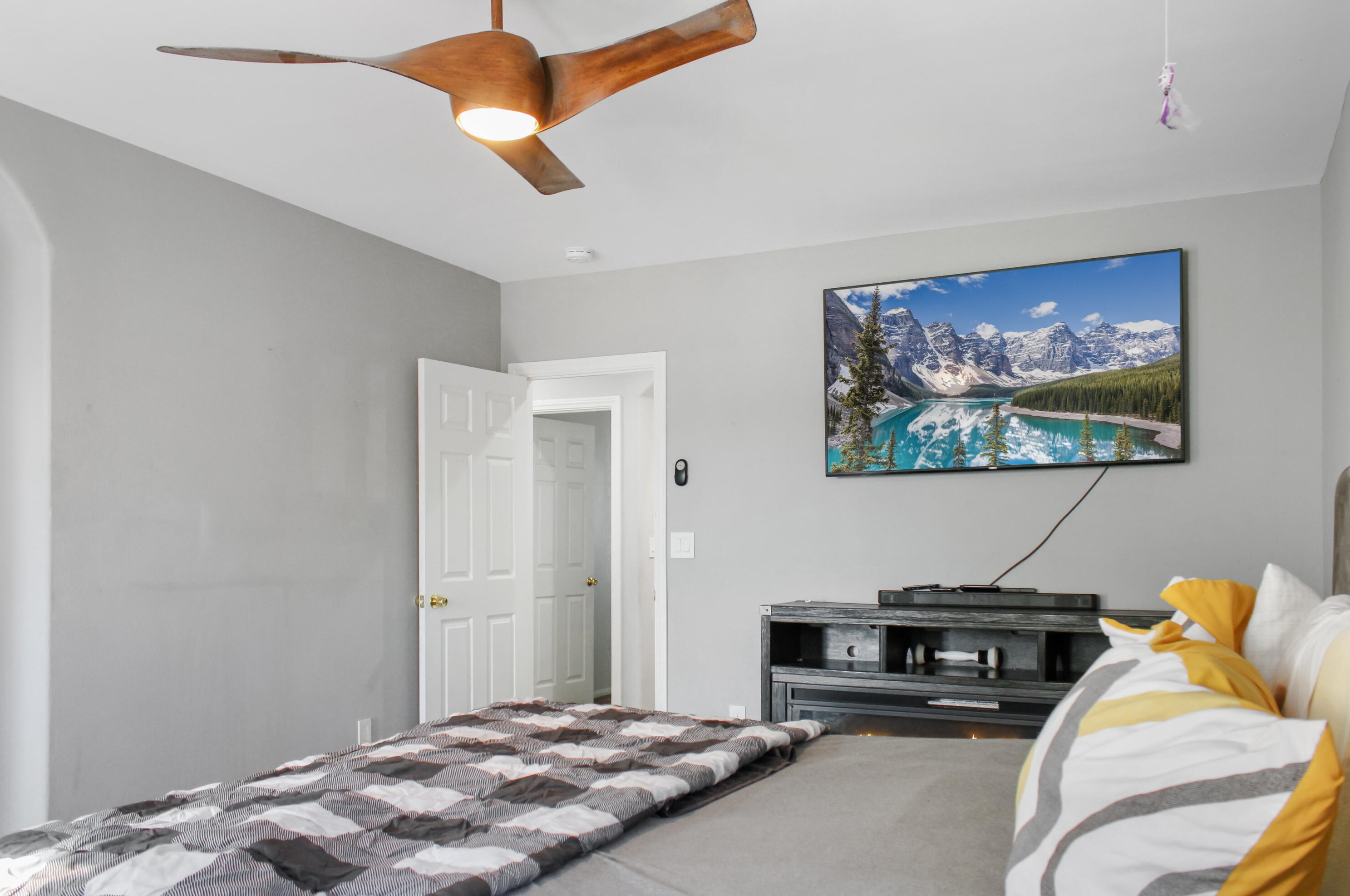 33300 Campus Ln, Cathedral City CA  92234-4675 exterior