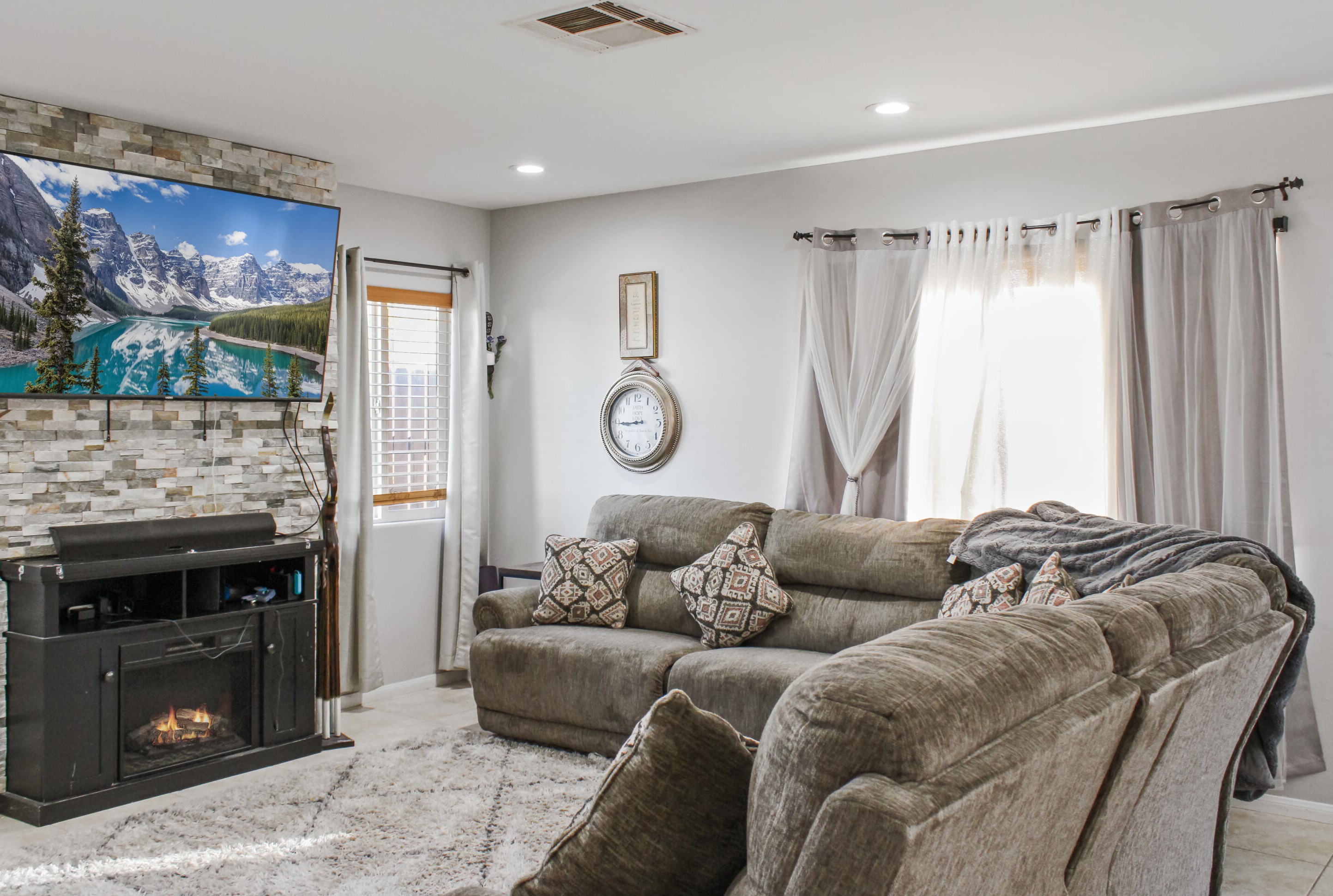 33300 Campus Ln, Cathedral City CA  92234-4675 exterior