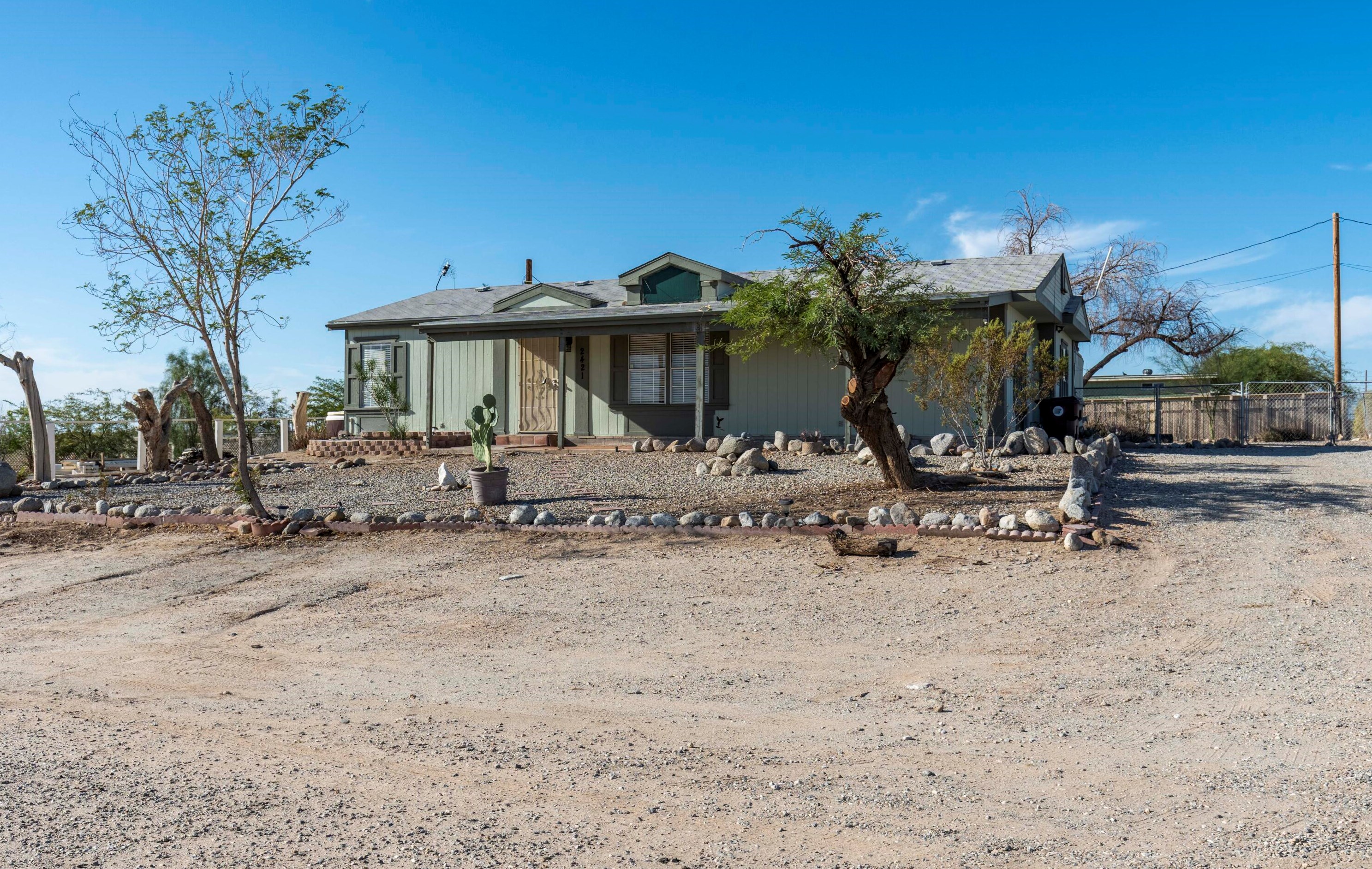 2421 Nueco Ave, Thermal, CA 92274