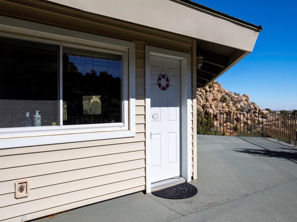 5230 Puente Ct, Yucca Valley CA  92284-2028 exterior