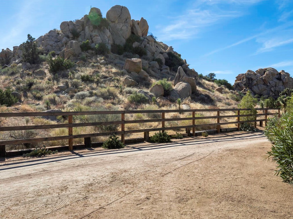 5230 Puente Ct, Yucca Valley CA  92284-2028 exterior