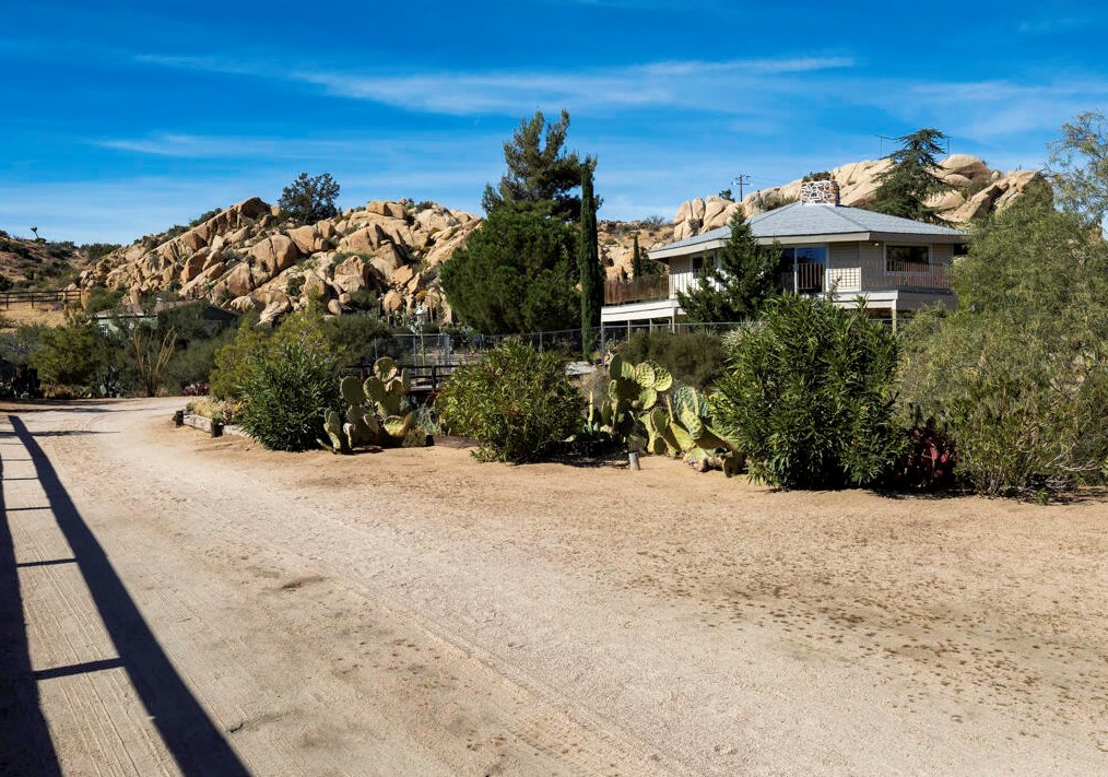 5230 Puente Ct, Yucca Valley CA  92284-2028 exterior