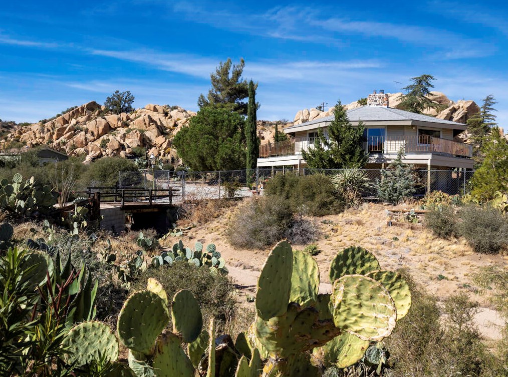5230 Puente Ct, Yucca Valley CA  92284-2028 exterior