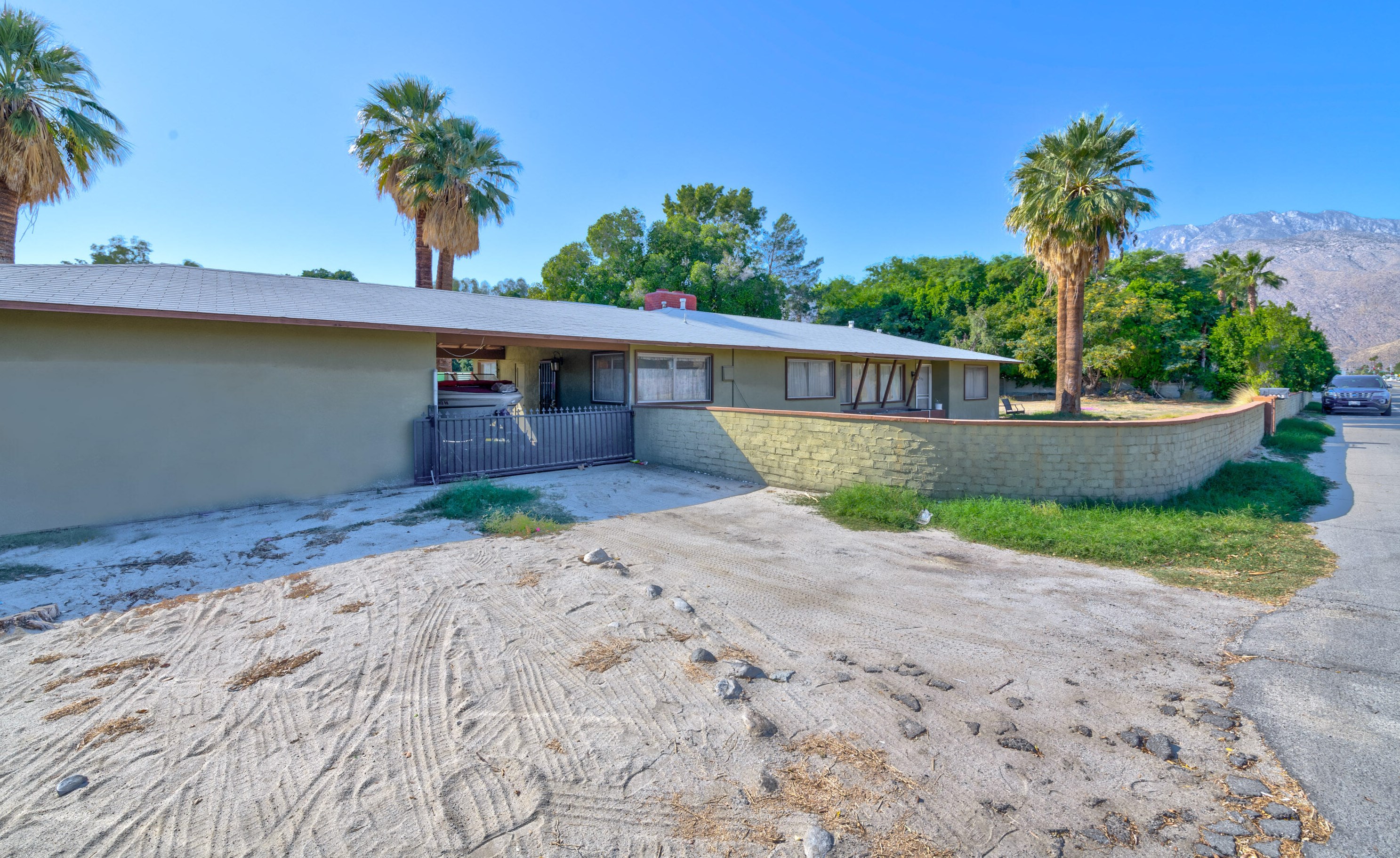 3045 E Baristo Rd, Palm Springs, CA 92262