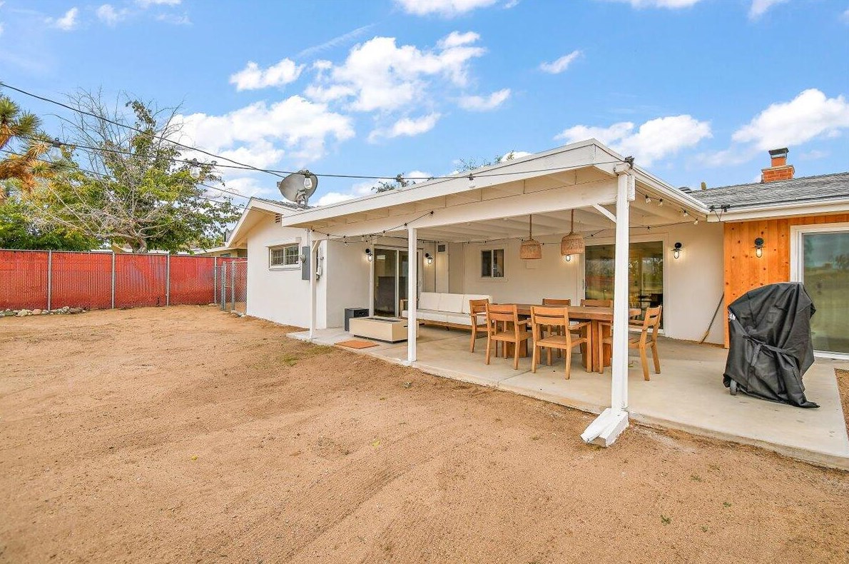 7441 Elata Ave, Yucca Valley CA  92284-3738 exterior