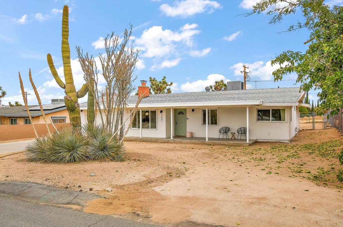 7441 Elata Ave, Yucca Valley CA  92284-3738 exterior