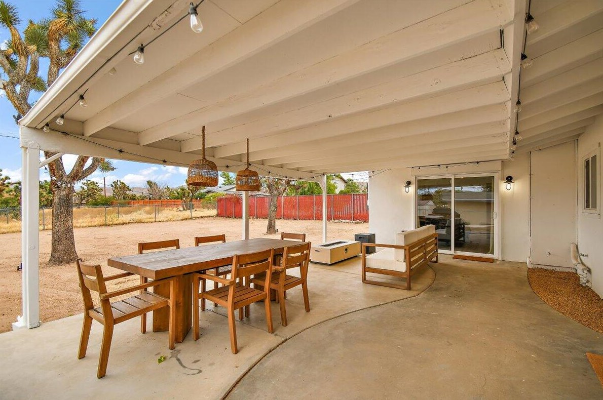 7441 Elata Ave, Yucca Valley CA  92284-3738 exterior