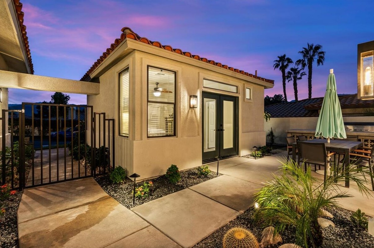 3 San Marino Cir, Rancho Mirage CA  92270-1910 exterior