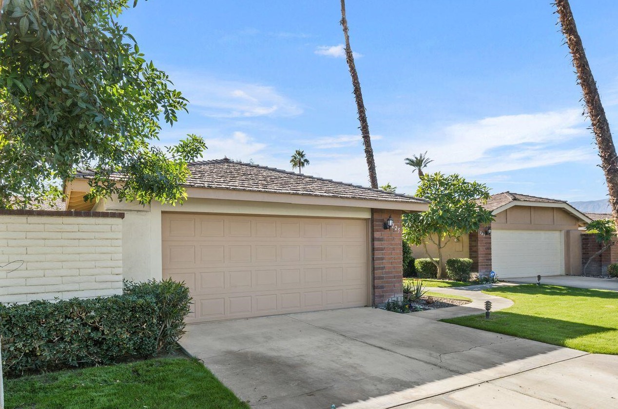 225 Las Lomas, Palm Desert, CA 92260-2137
