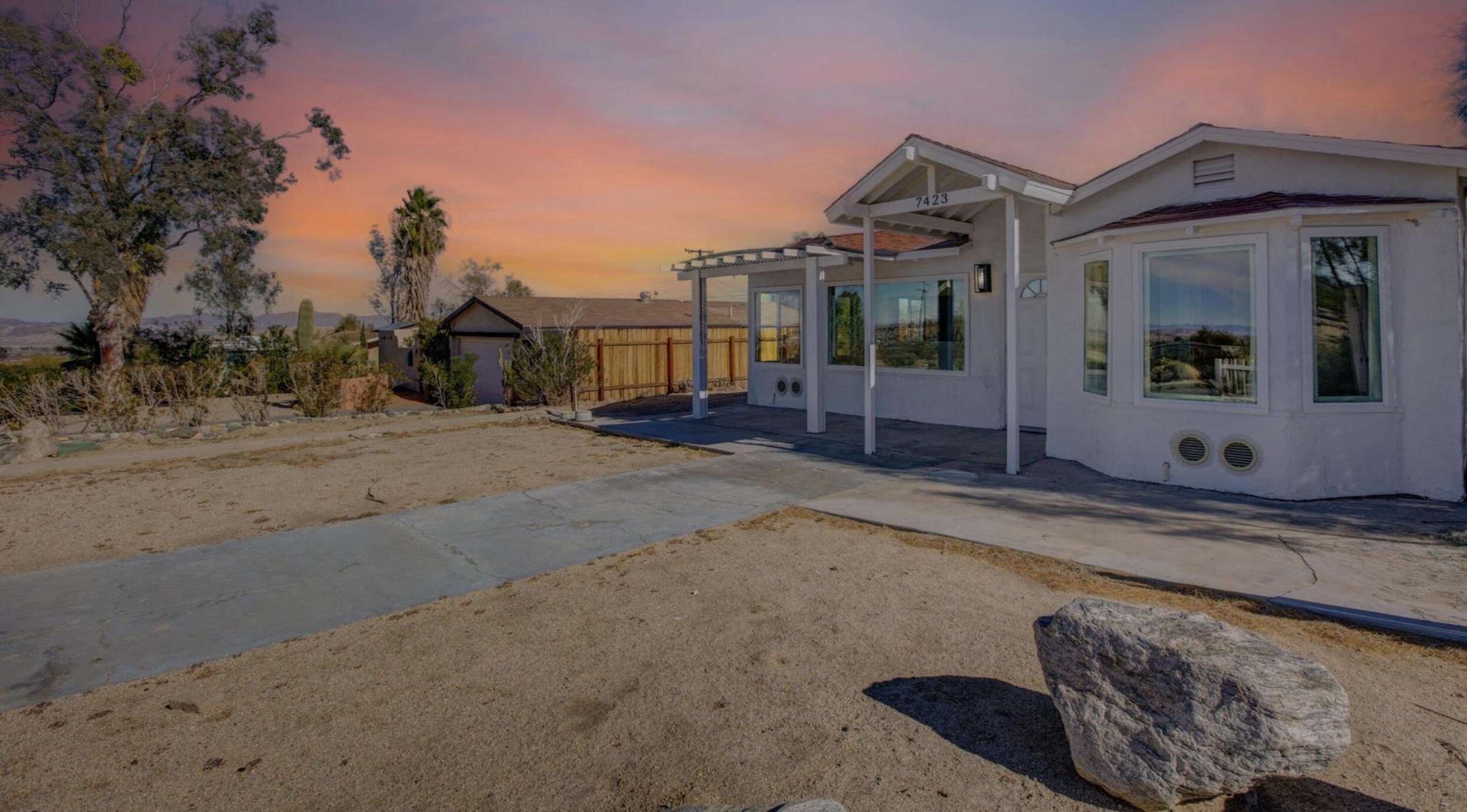 7423 Persia Ave, Twntynine Plm CA  92277-3847 exterior