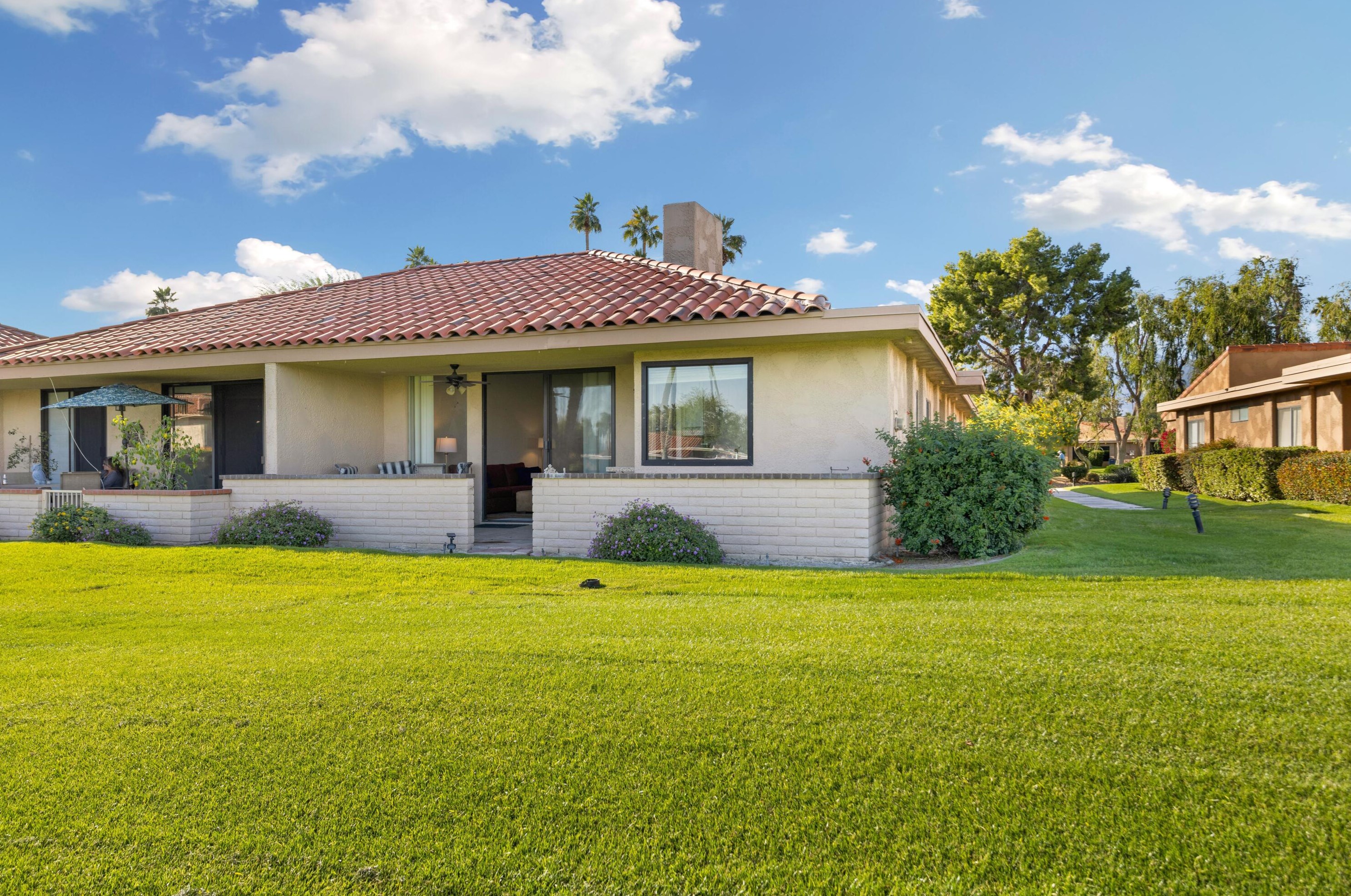 18 Sunrise Dr, Rancho Mirage CA  92270-3828 exterior