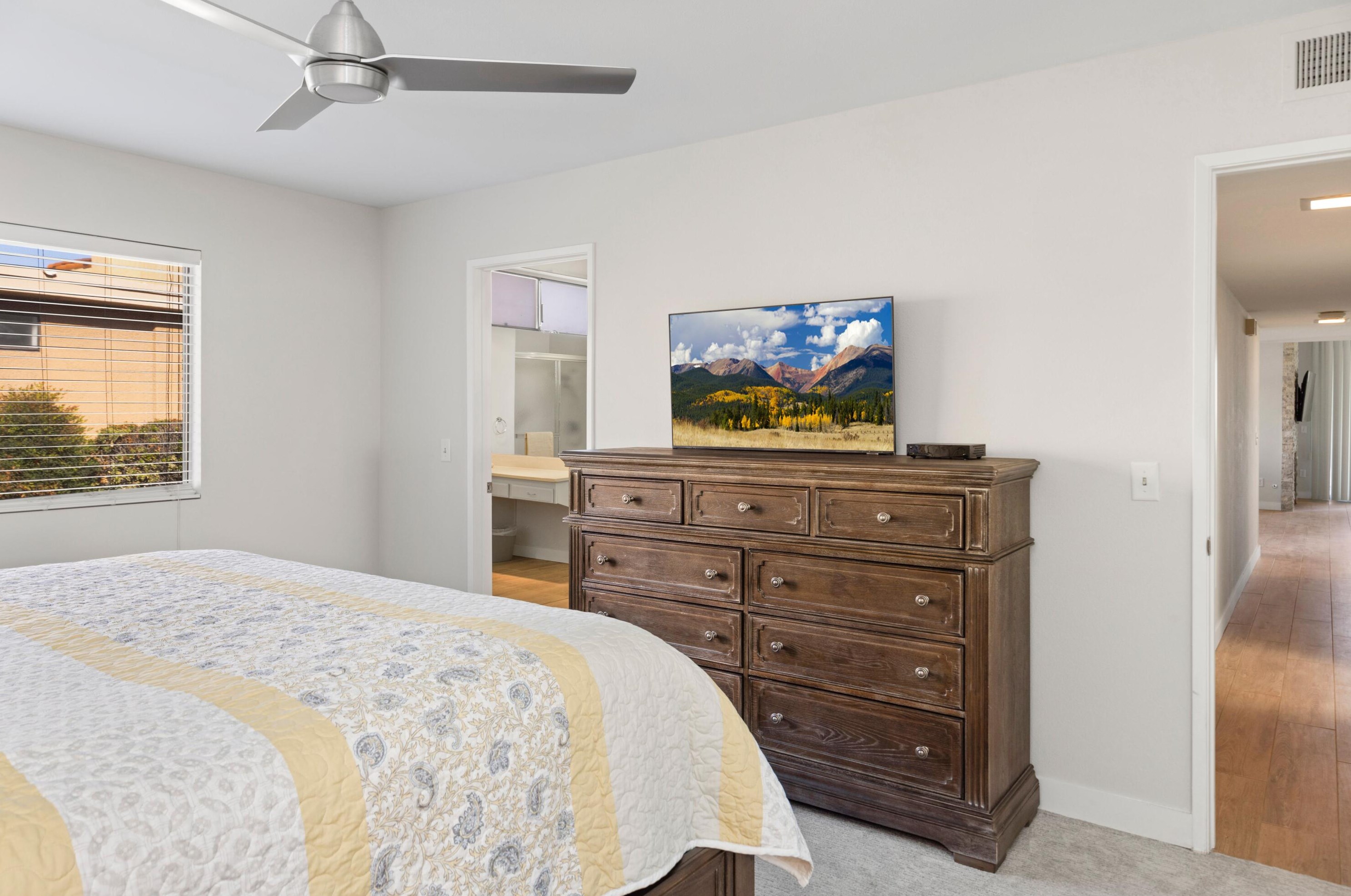 18 Sunrise Dr, Rancho Mirage CA  92270-3828 exterior