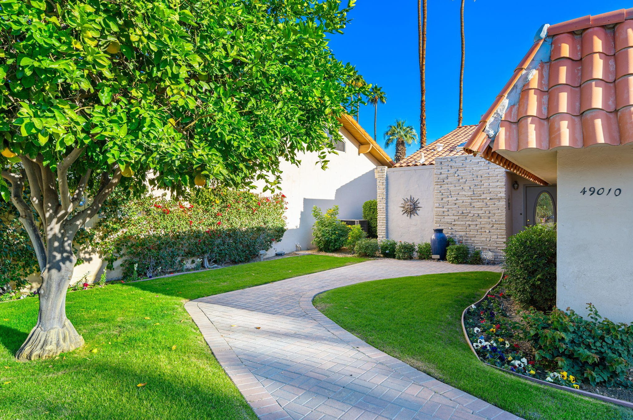 49010 Cedros Cir, La Quinta, CA 92253-2344