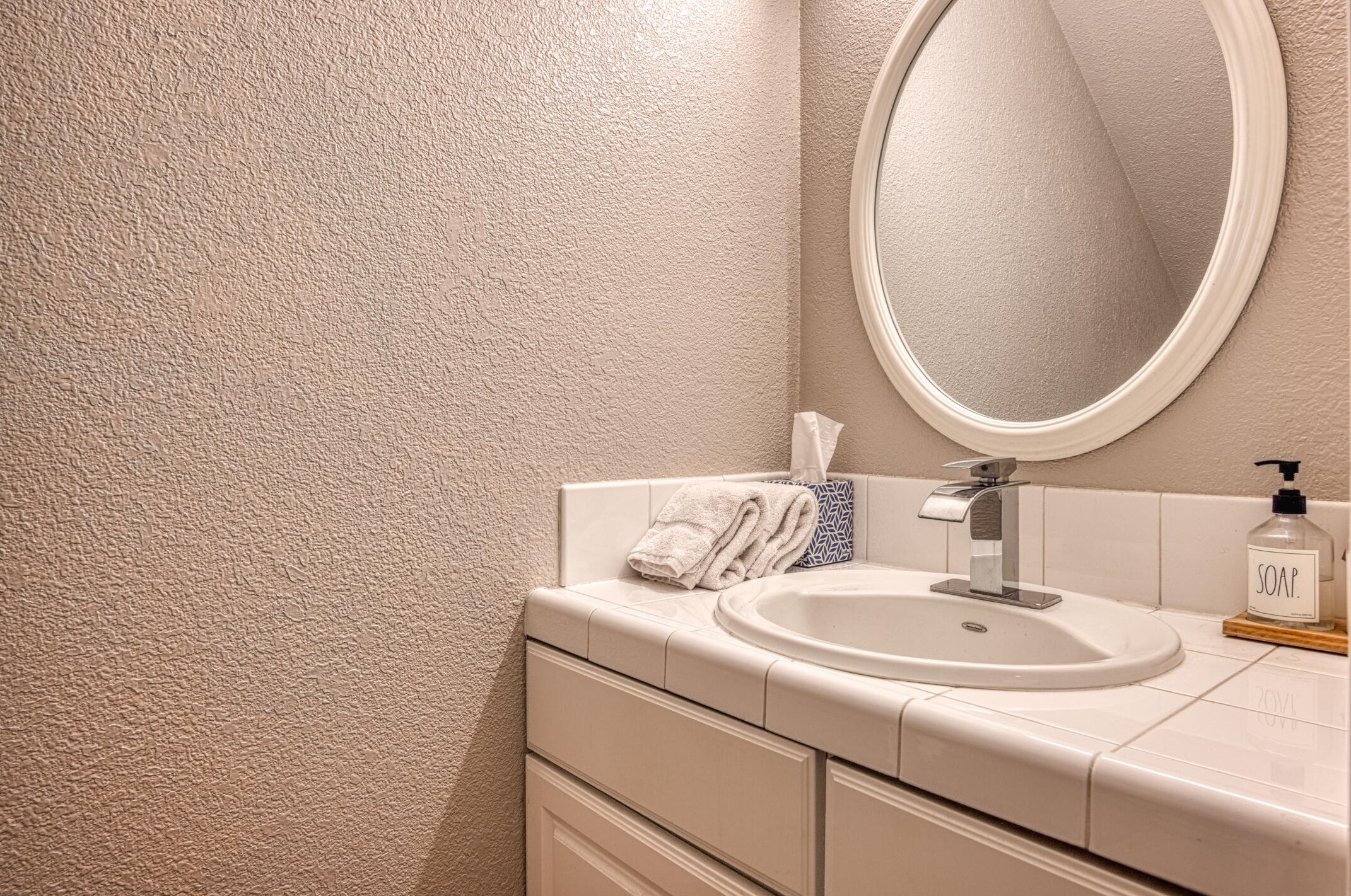 7 Lakeview Cir, Cathedral City CA  92234-6056 exterior