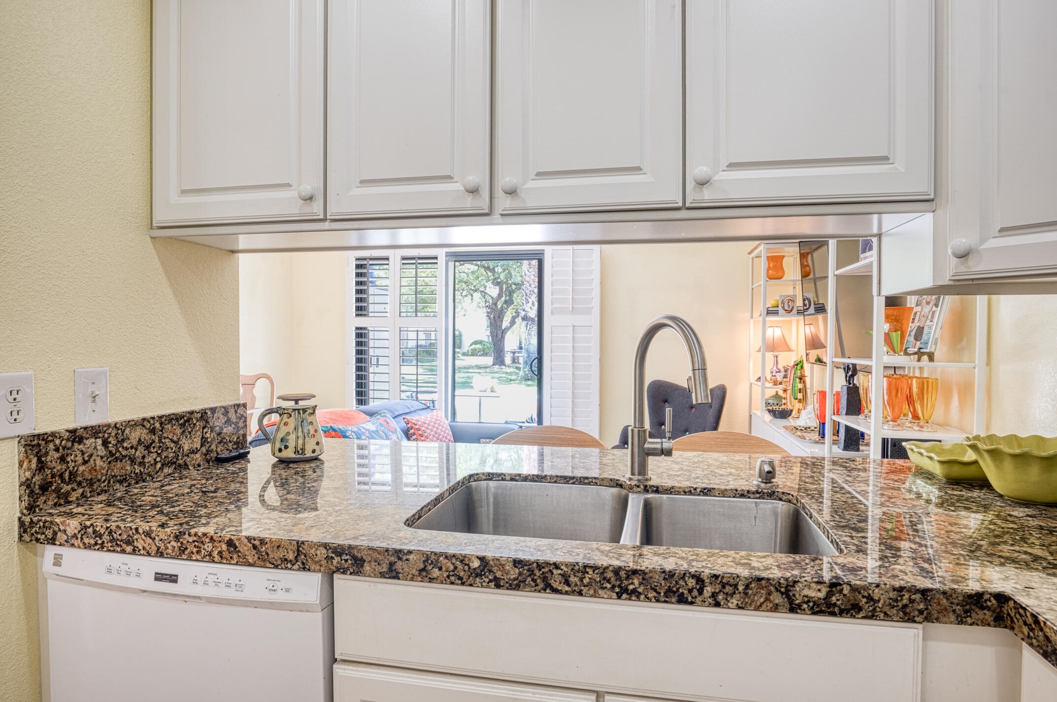 7 Lakeview Cir, Cathedral City CA  92234-6056 exterior