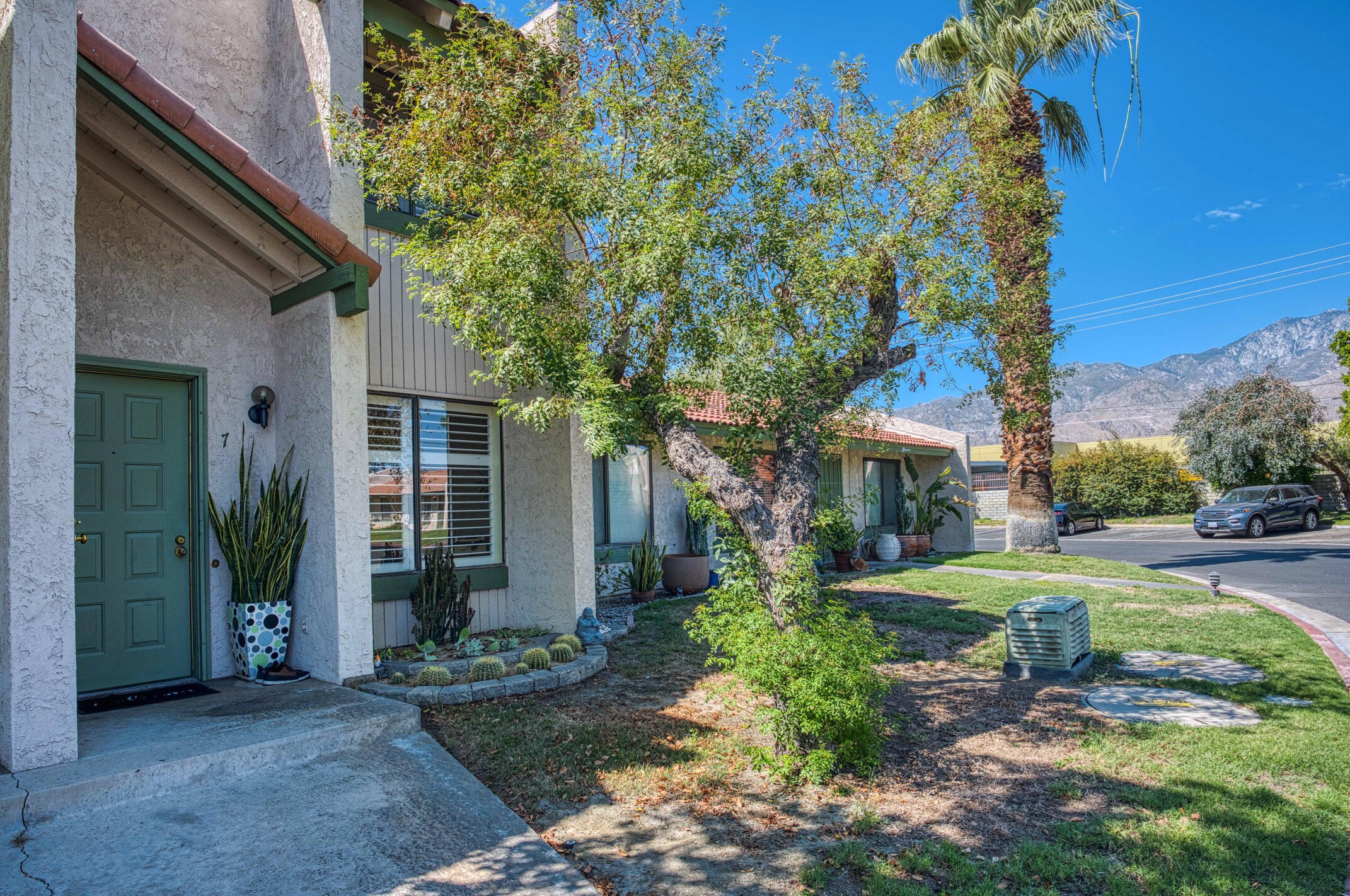 7 Lakeview Cir, Cathedral City CA  92234-6056 exterior