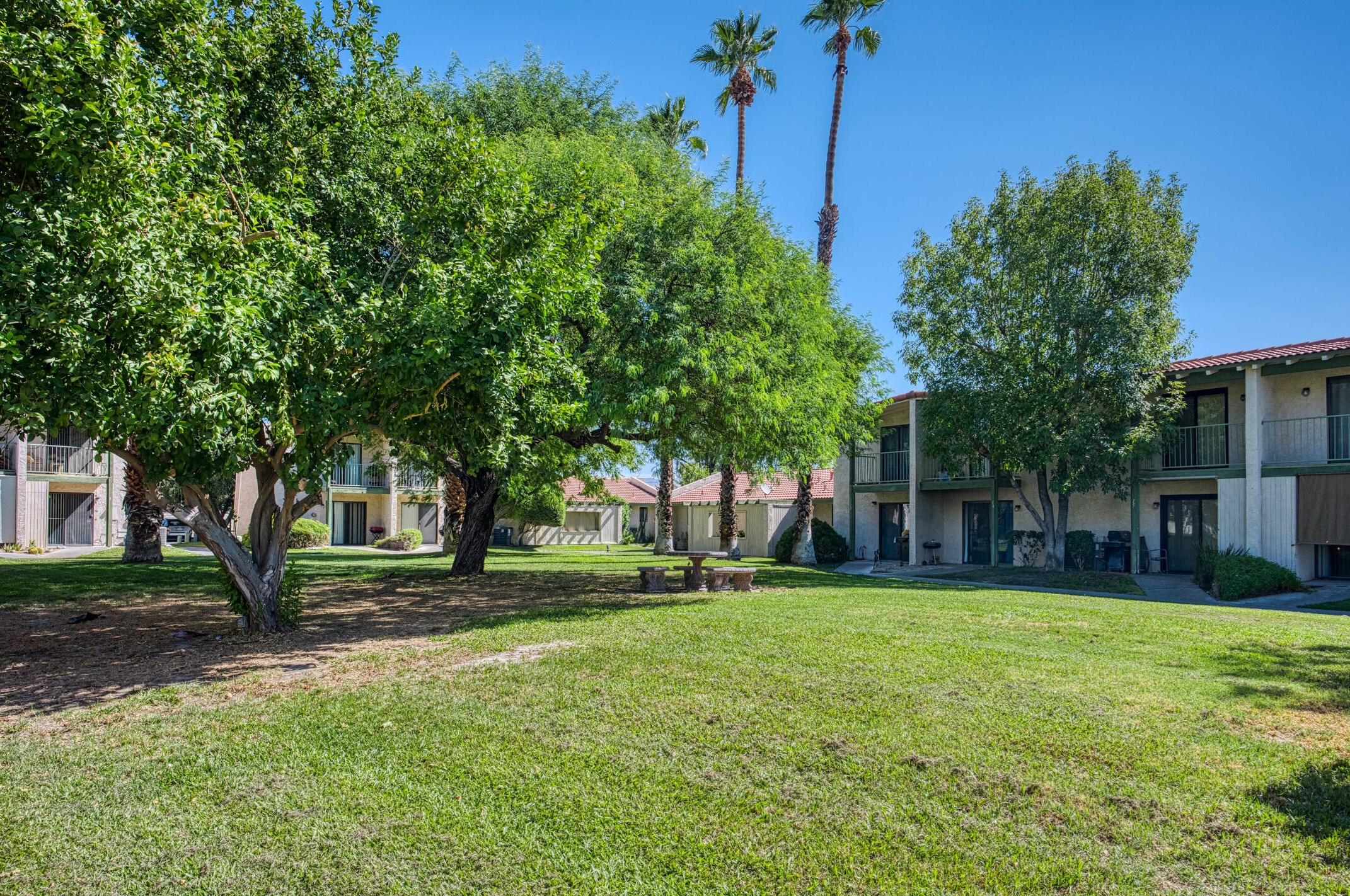 7 Lakeview Cir, Cathedral City CA  92234-6056 exterior