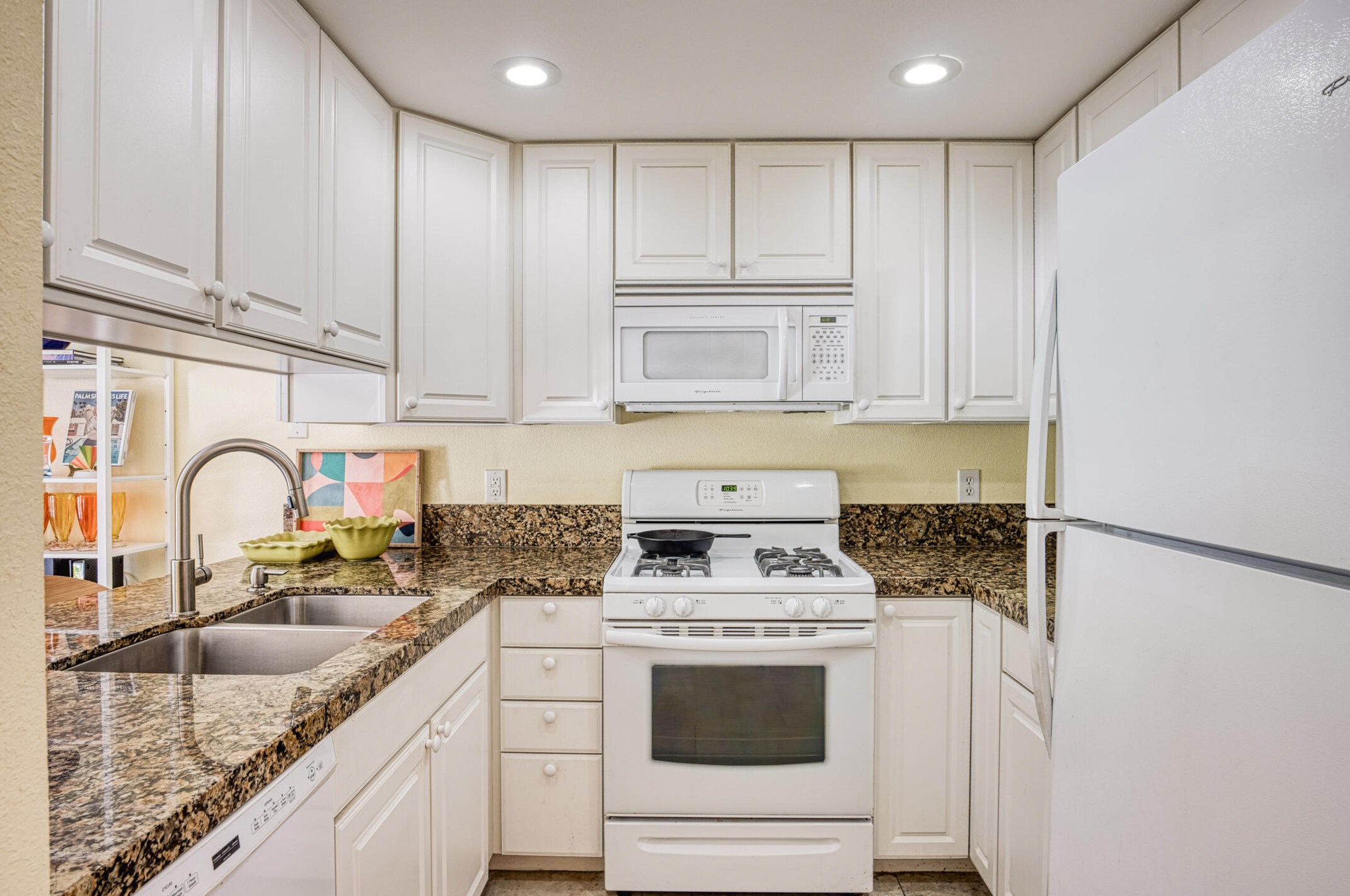 7 Lakeview Cir, Cathedral City CA  92234-6056 exterior