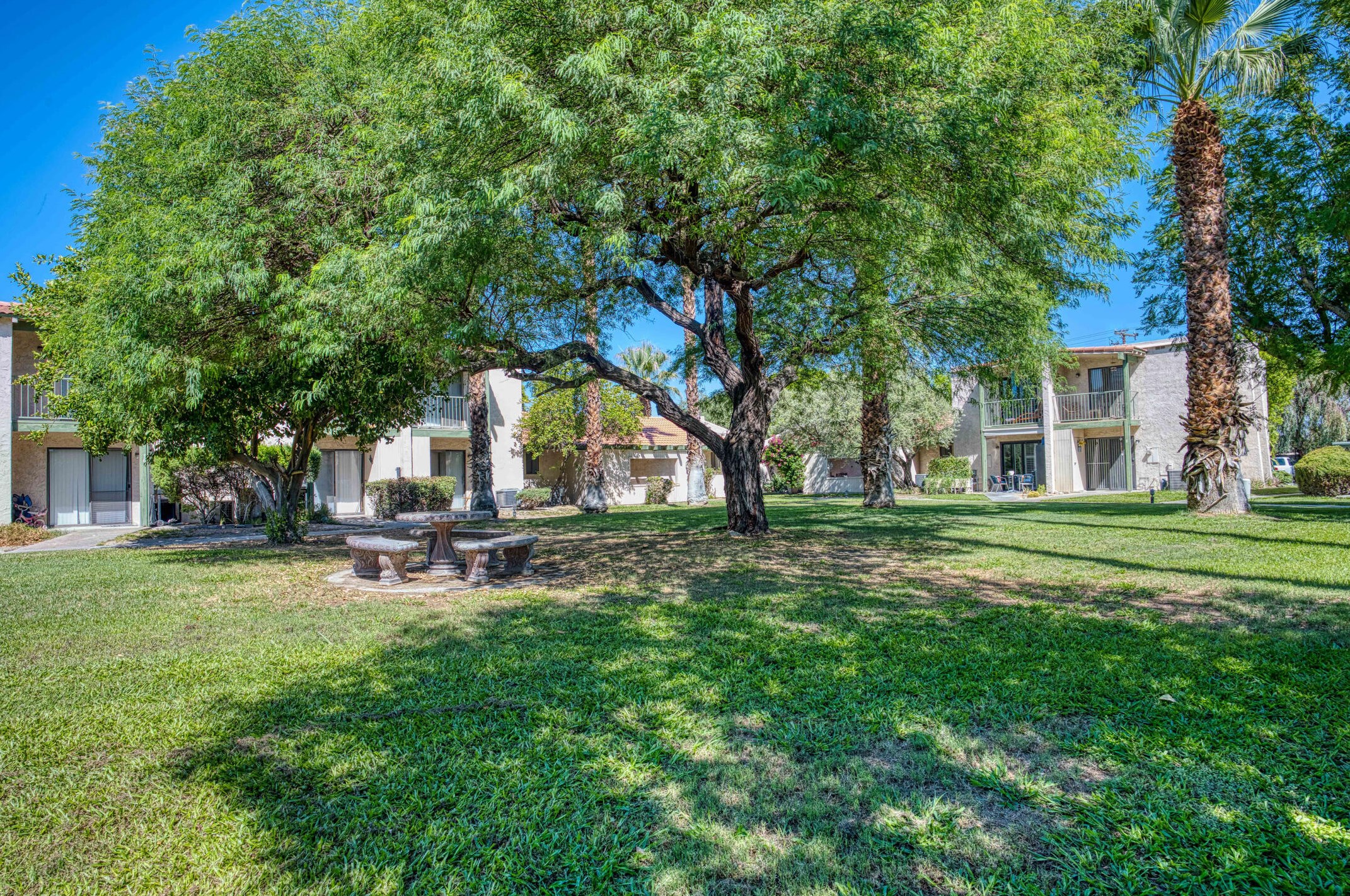 7 Lakeview Cir, Cathedral City CA  92234-6056 exterior