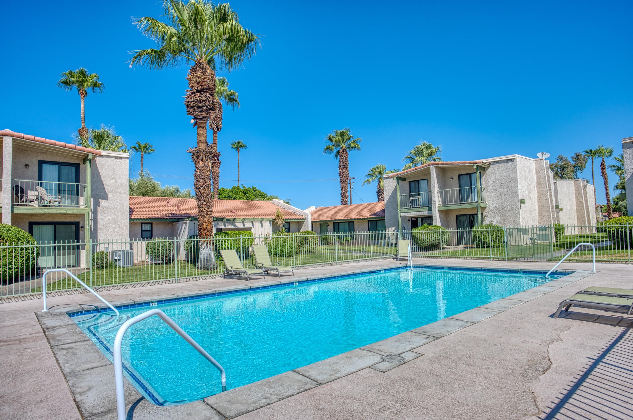 7 Lakeview Cir, Cathedral City CA  92234-6056 exterior