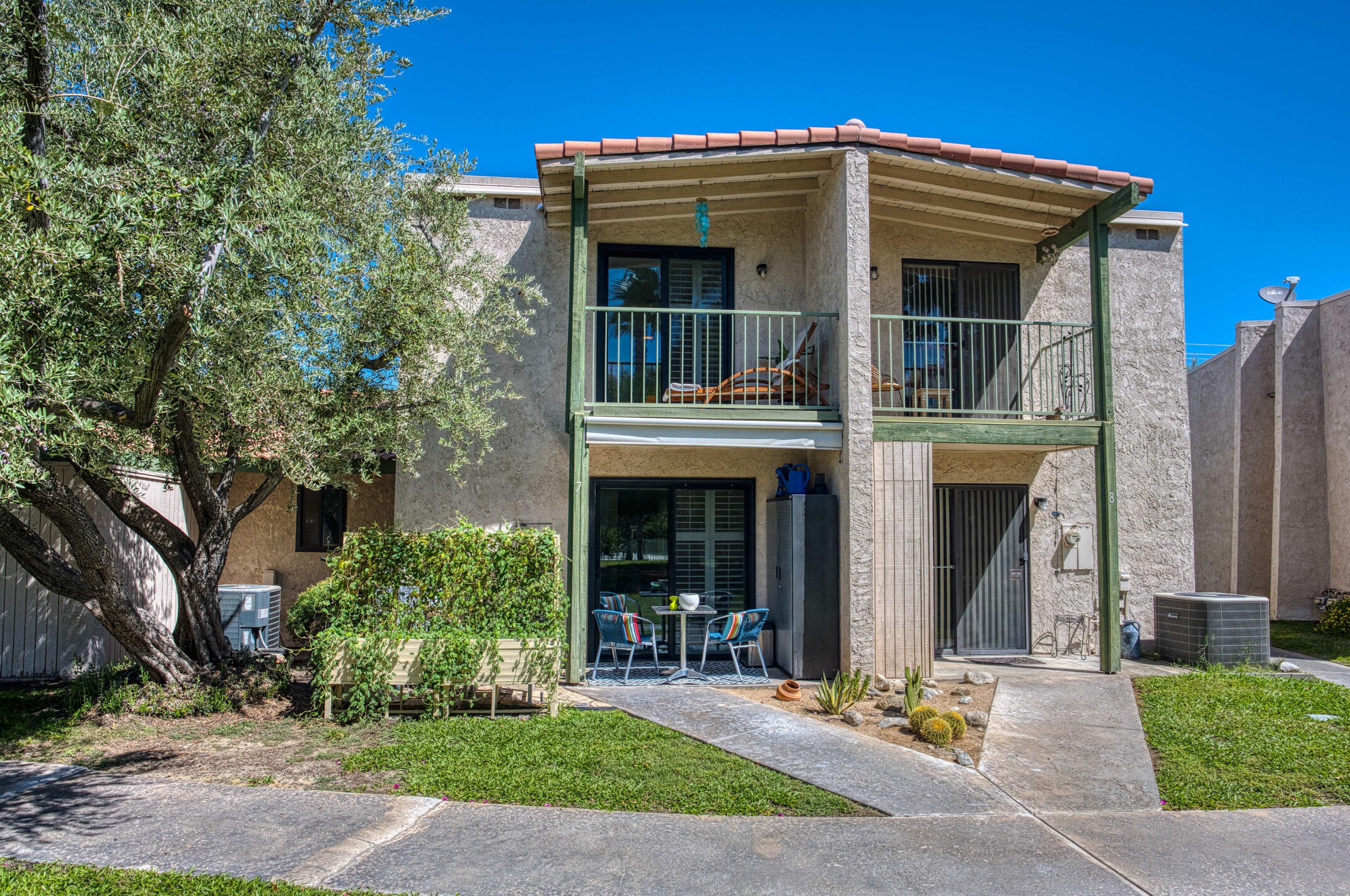 7 Lakeview Cir, Cathedral City CA  92234-6056 exterior