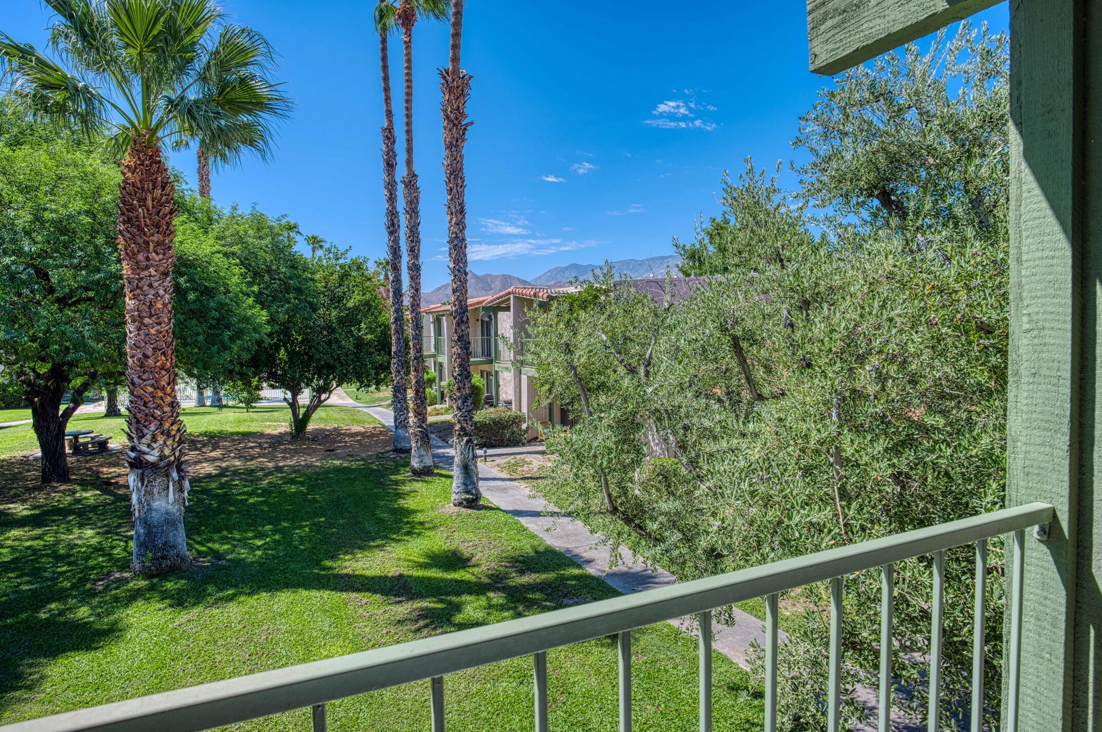 7 Lakeview Cir, Cathedral City CA  92234-6056 exterior