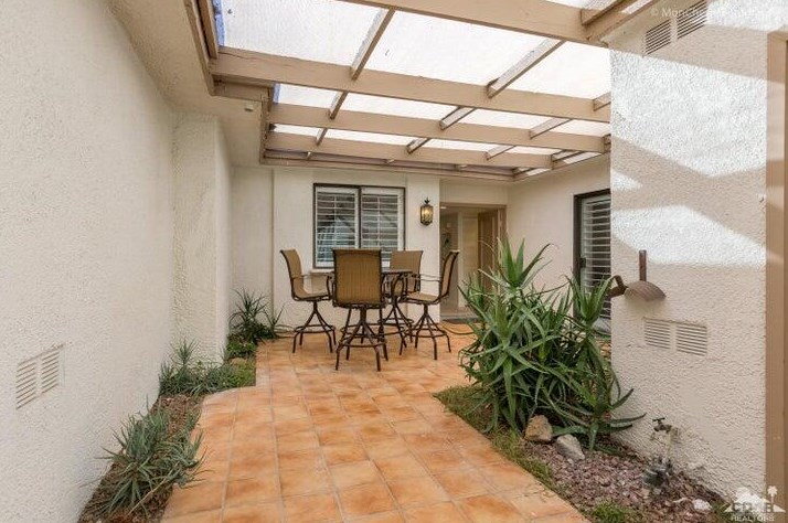 15 Torremolinos Dr, Rancho Mirage CA  92270-4838 exterior