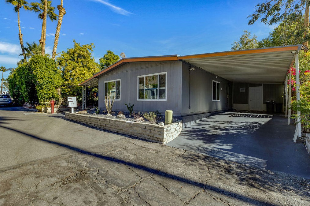 124 Valley Dr, Palm Springs, CA 92264