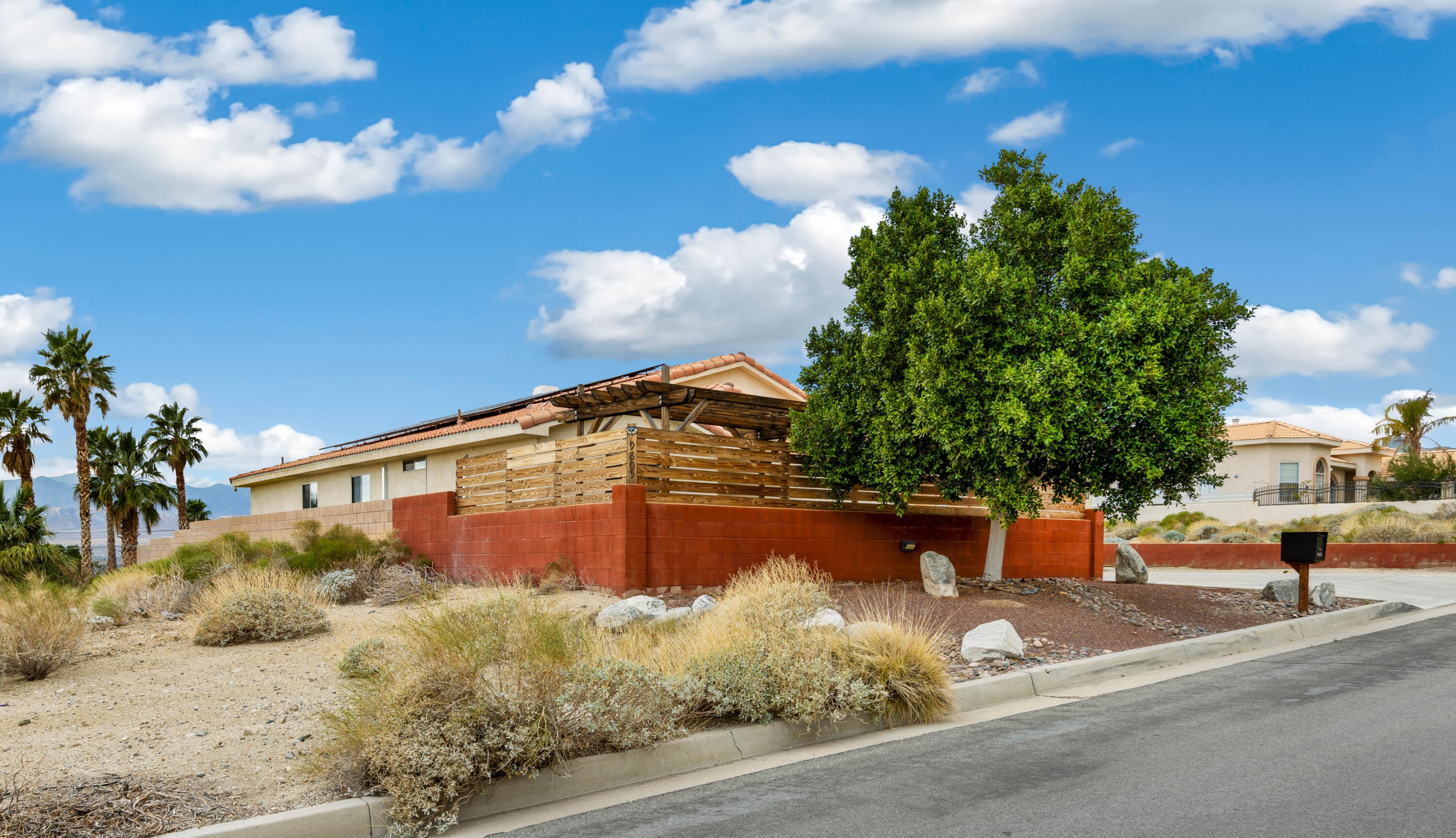 9805 Verbena Dr, Desert Hot Springs CA  92240-1908 exterior